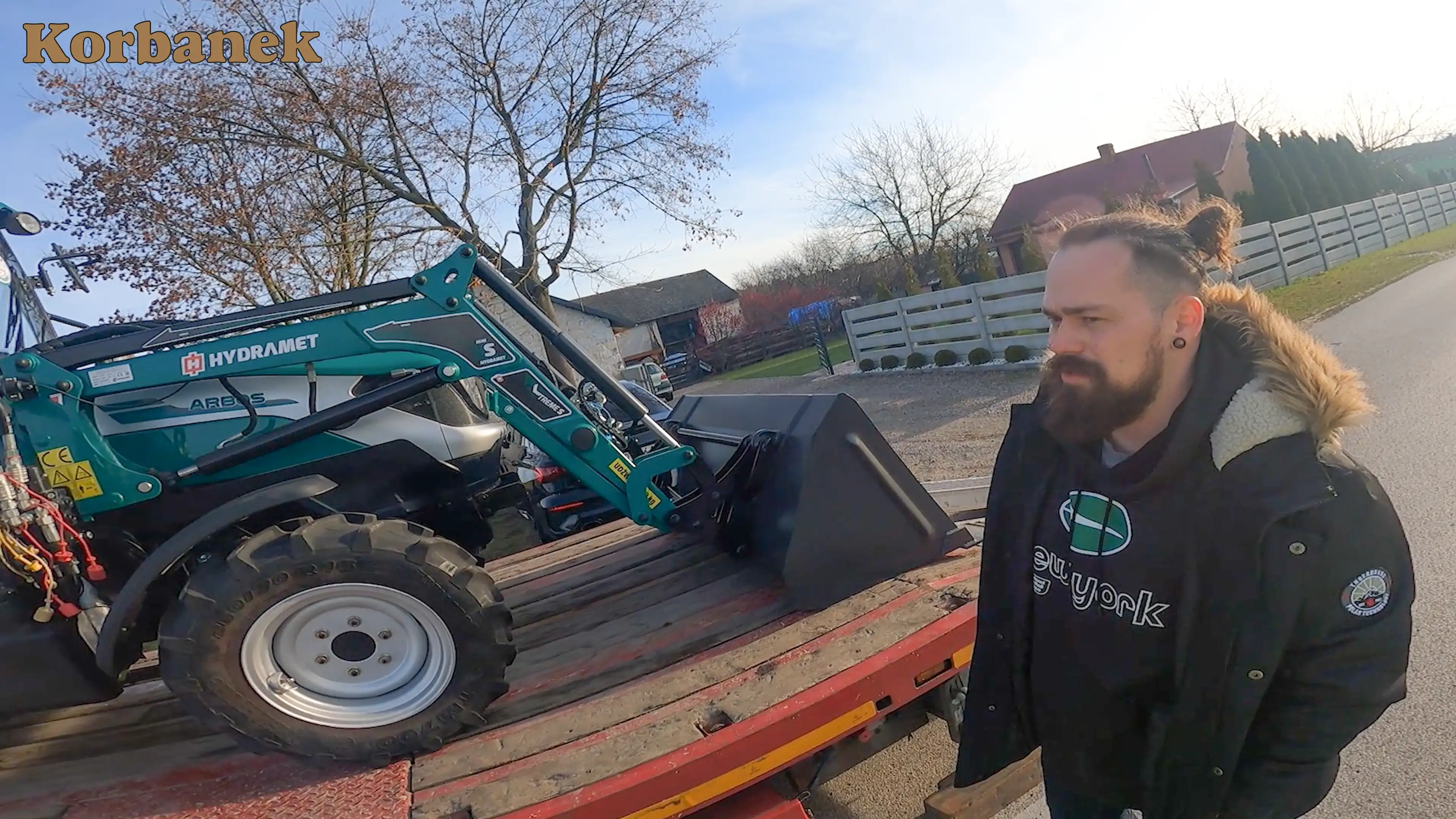 Do ciągników Arbos i Aupax można dokupić doposażenie w postaci łądowacz czołowego Hydramet