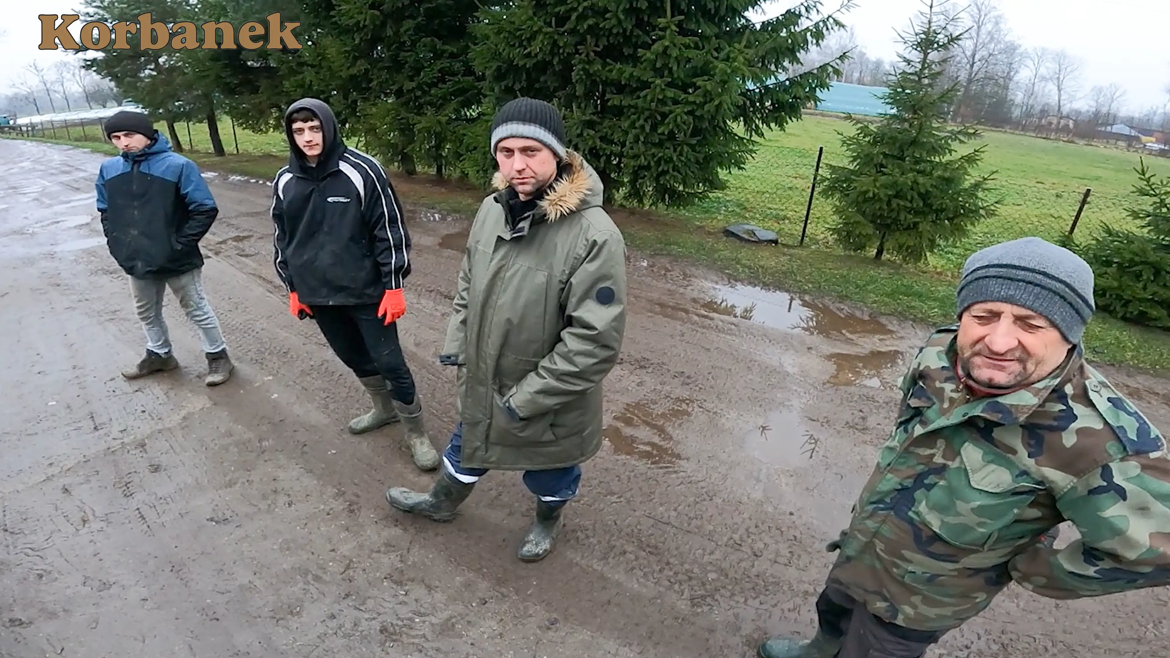 Klienci podczas dostawy nowego nabytkiu rozmawiali z Piciem o tym jak żyje się tak blisko białoruskiej granicy