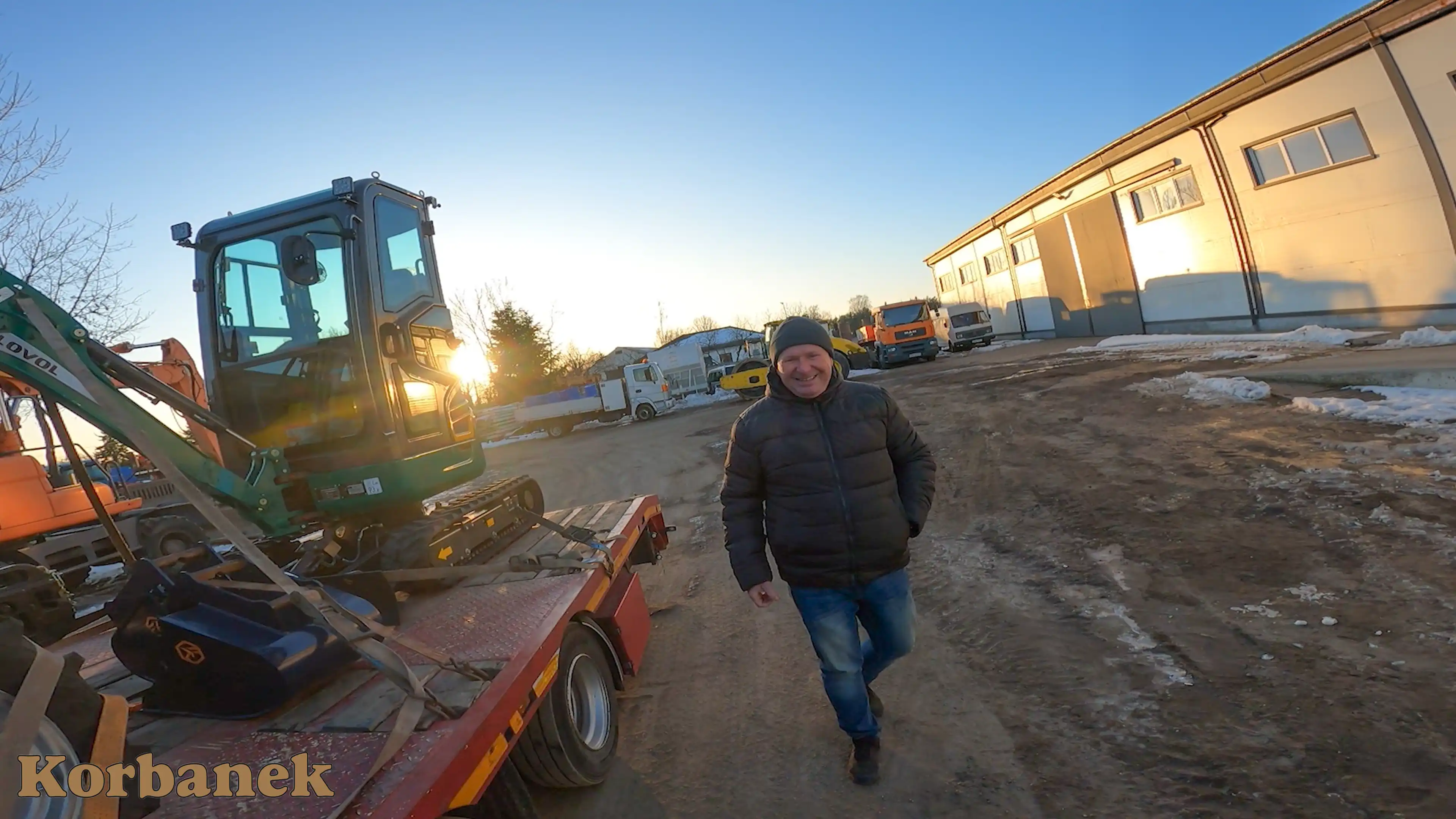 Pan Piotr ze względu na awaryjność swojej starszej koparki postanowił zakupić nową maszynę z 2 letnią gwarancją