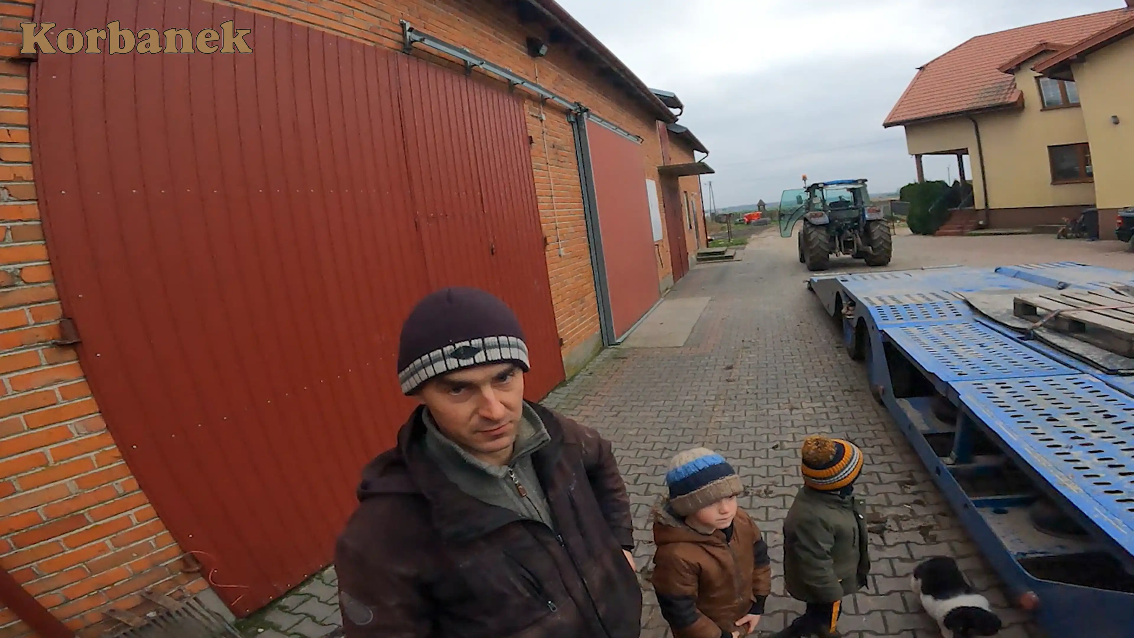 Prasa McHale została podczepiona do ciągnika New holland Klienta