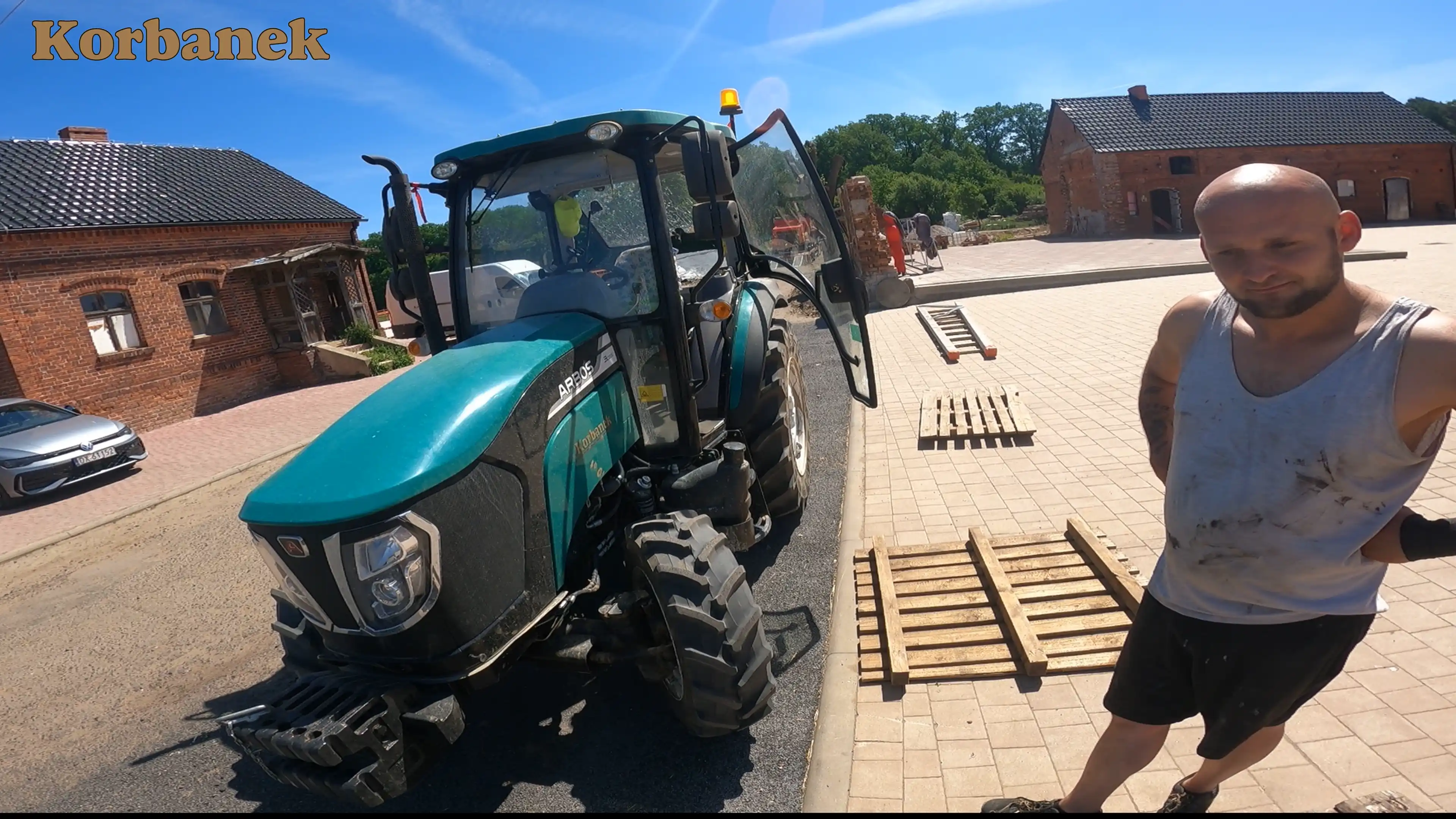 Ciągnik Arbos 3055 pracuje bardzo intensywnie w stadninie koni Klienta