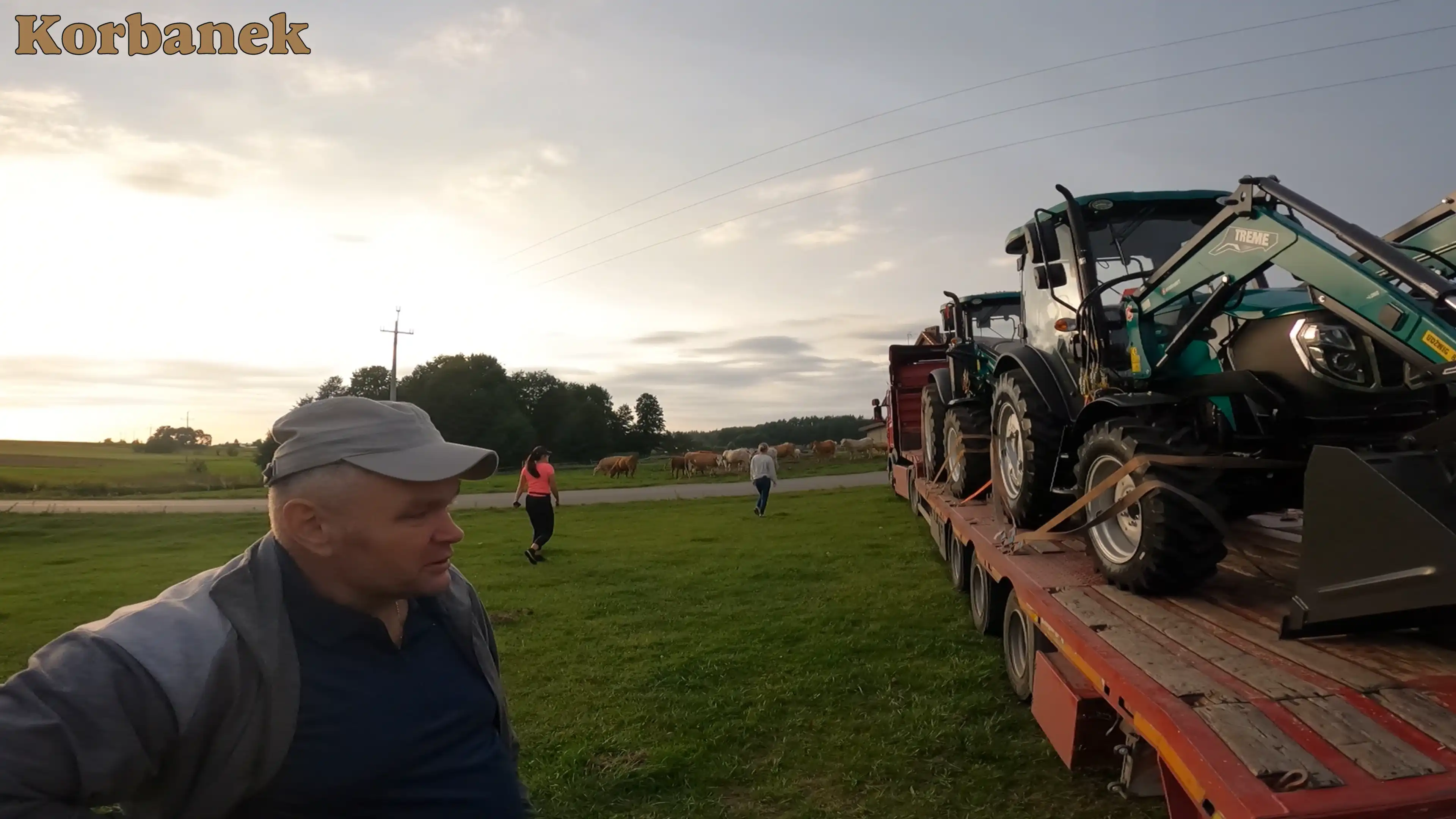 W modelu 3075 zastosowano prostą, mechaniczną skrzynię biegów (12+12); zsynchronizowana z napędem na cztery koła.