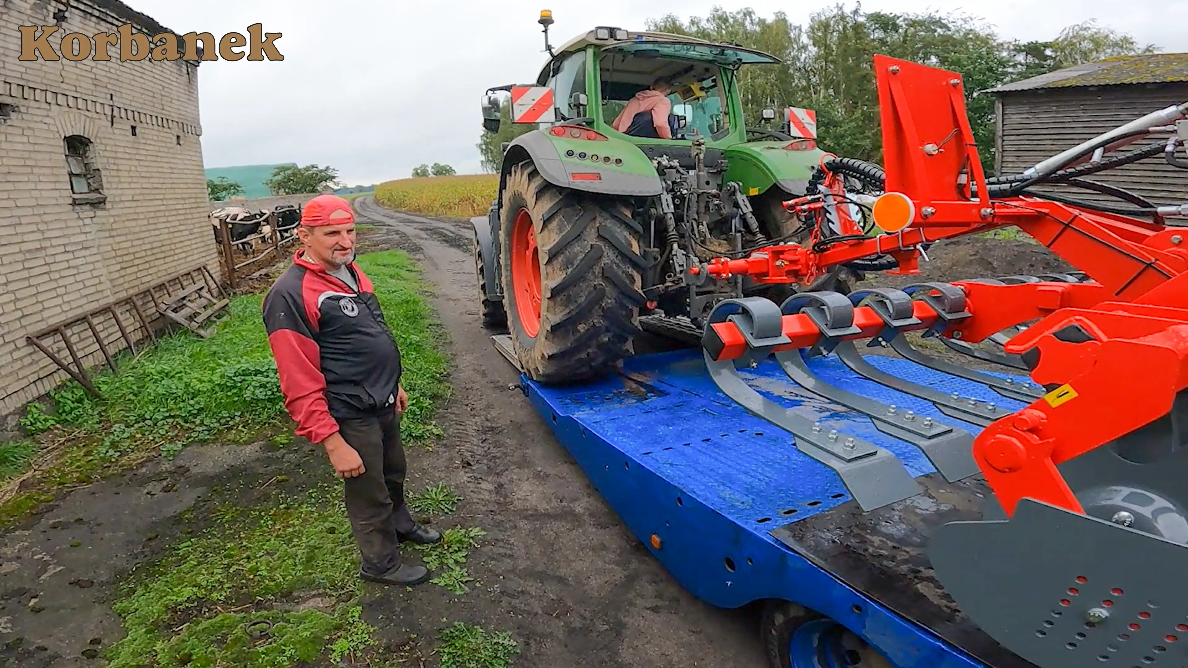 Pan Karol posiada ponad 60 ha gospodarstwo nastawione na produkcję mleka, uprawia też dużo zilonki na paszę