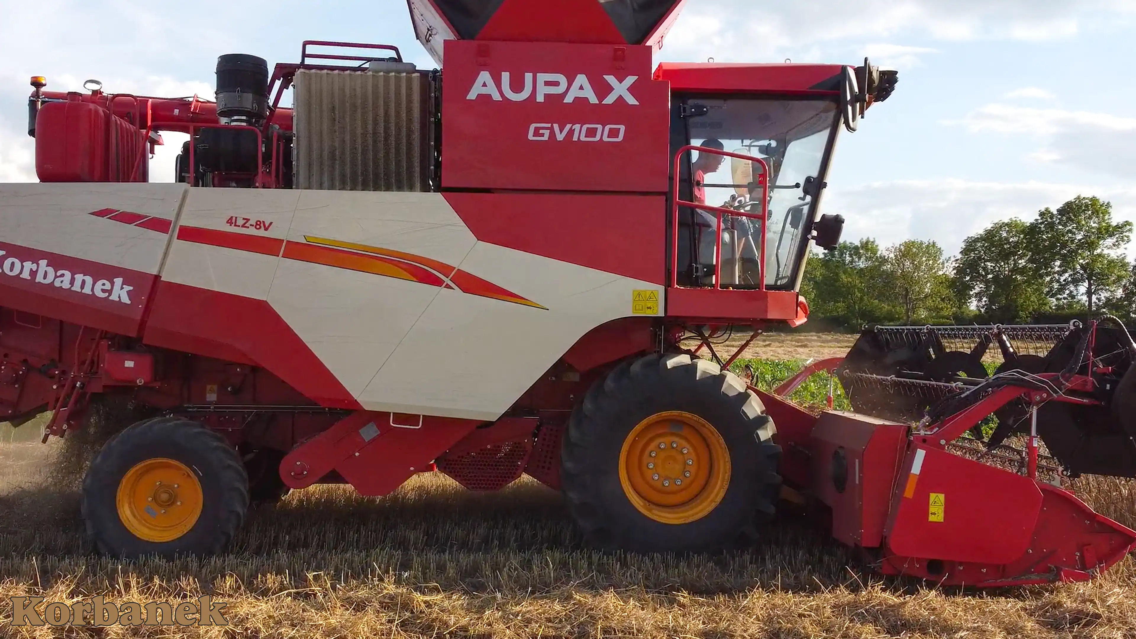 Chiński kombajn Aupax Gv 100 podczas żniw 2025 na polskich polach