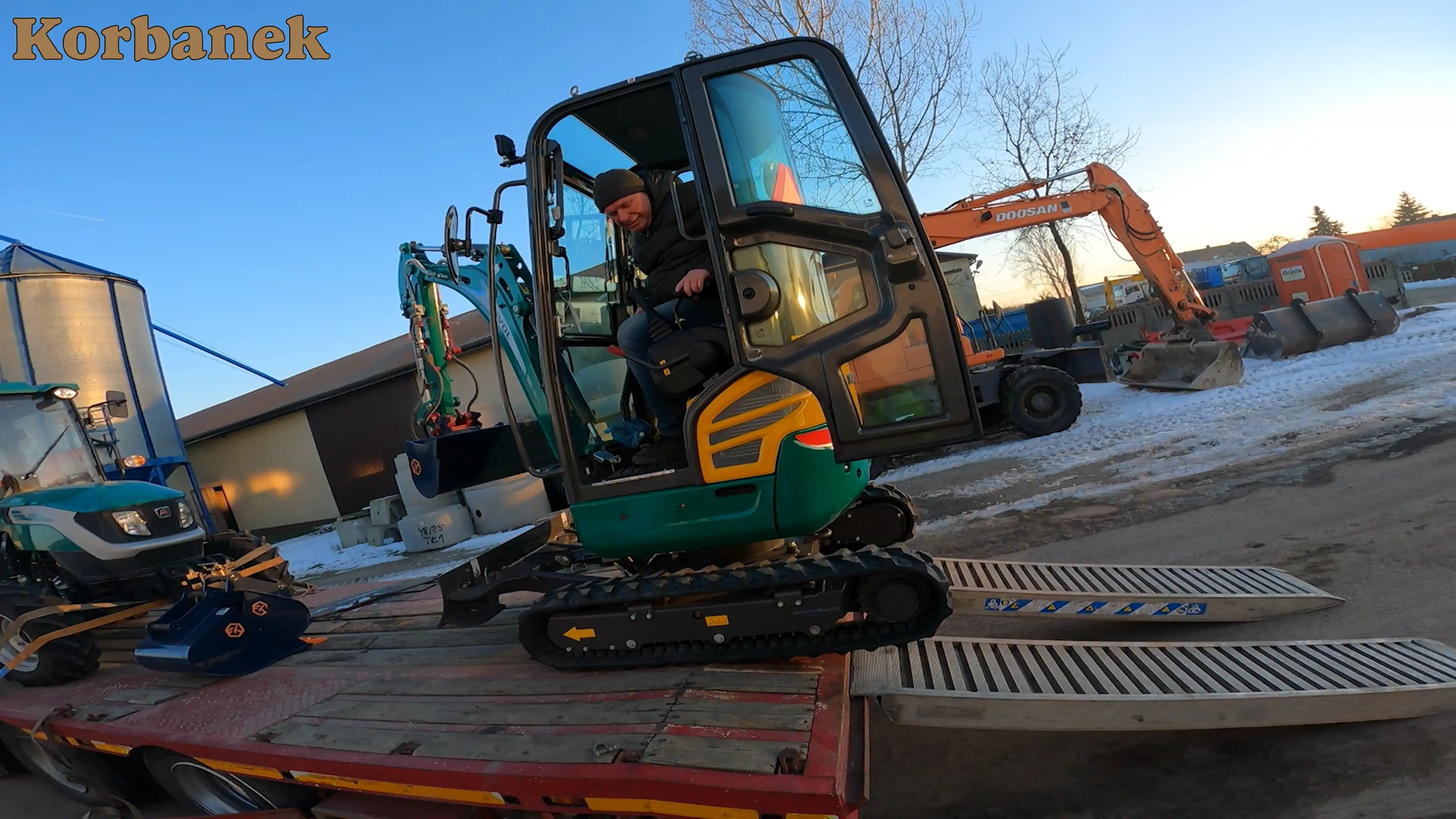 Stal przeciwzużyciowa NM400 została zastosowana w newralgicznych miejscach, gdzie następuje największe zużycie materiału, co przyczyniło się do wydłużenia żywotności pracy maszyny o 30 procent w porównaniu z tradycyjnymi materiałami