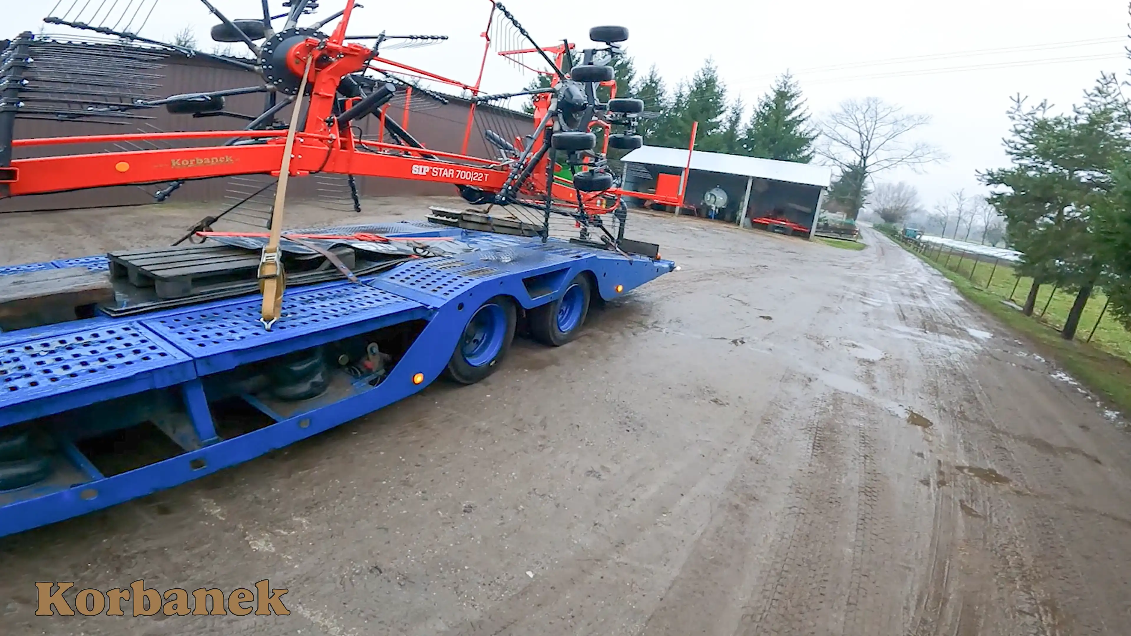 . Dostępne są od 1 do 4 wirników (karuzel), zwieszane lub ciągnięte, o szerokości roboczej od 3,2 m do prawie 12,5 m, dla małych i dużych gospodarstw oraz firm usługowych.