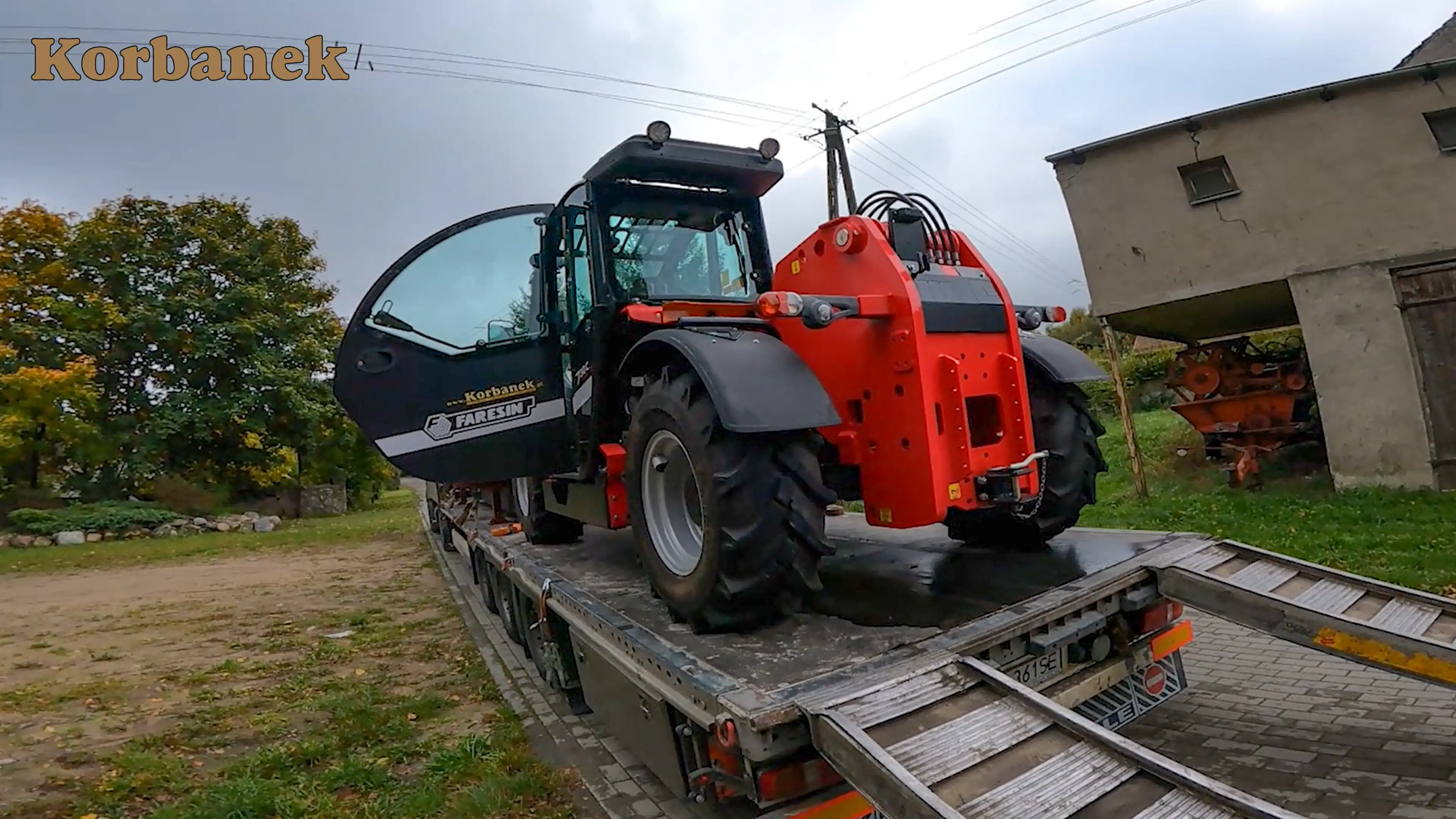 Ekonomiczny silnik i wydajny układ hydrauliczny w połączeniu z przestronną kabiną sprawiają, że codzienna praca maszynami z serii Compckt jest czystą przyjemnością.  Udźwig maksymalny: 3000 kg.     