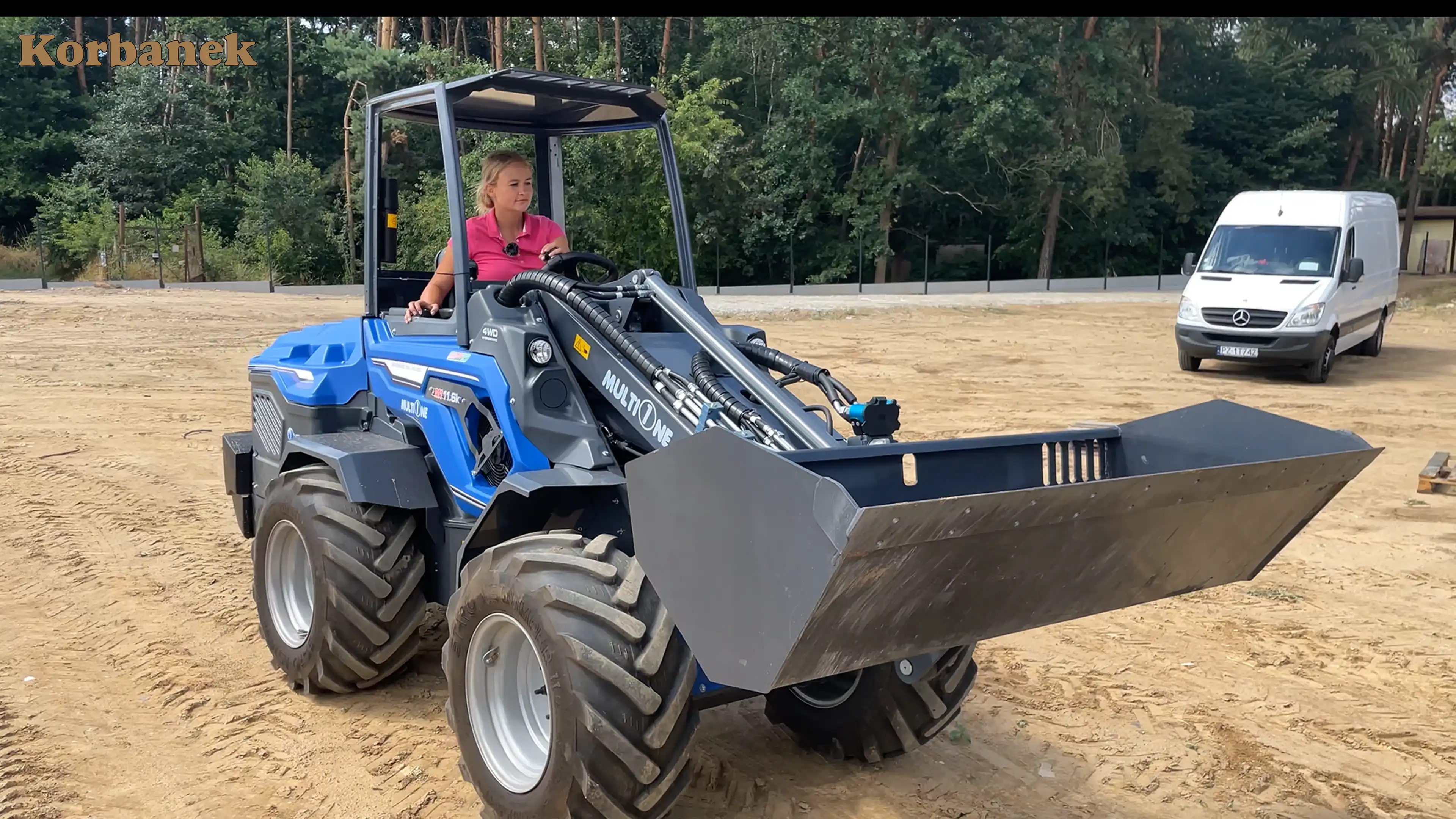 W przypadku mini ładowarki spełniającej wszystkie kryteria wydajności wymagane dziś przez profesjonalistów, nie szukaj dalej niż seria 11