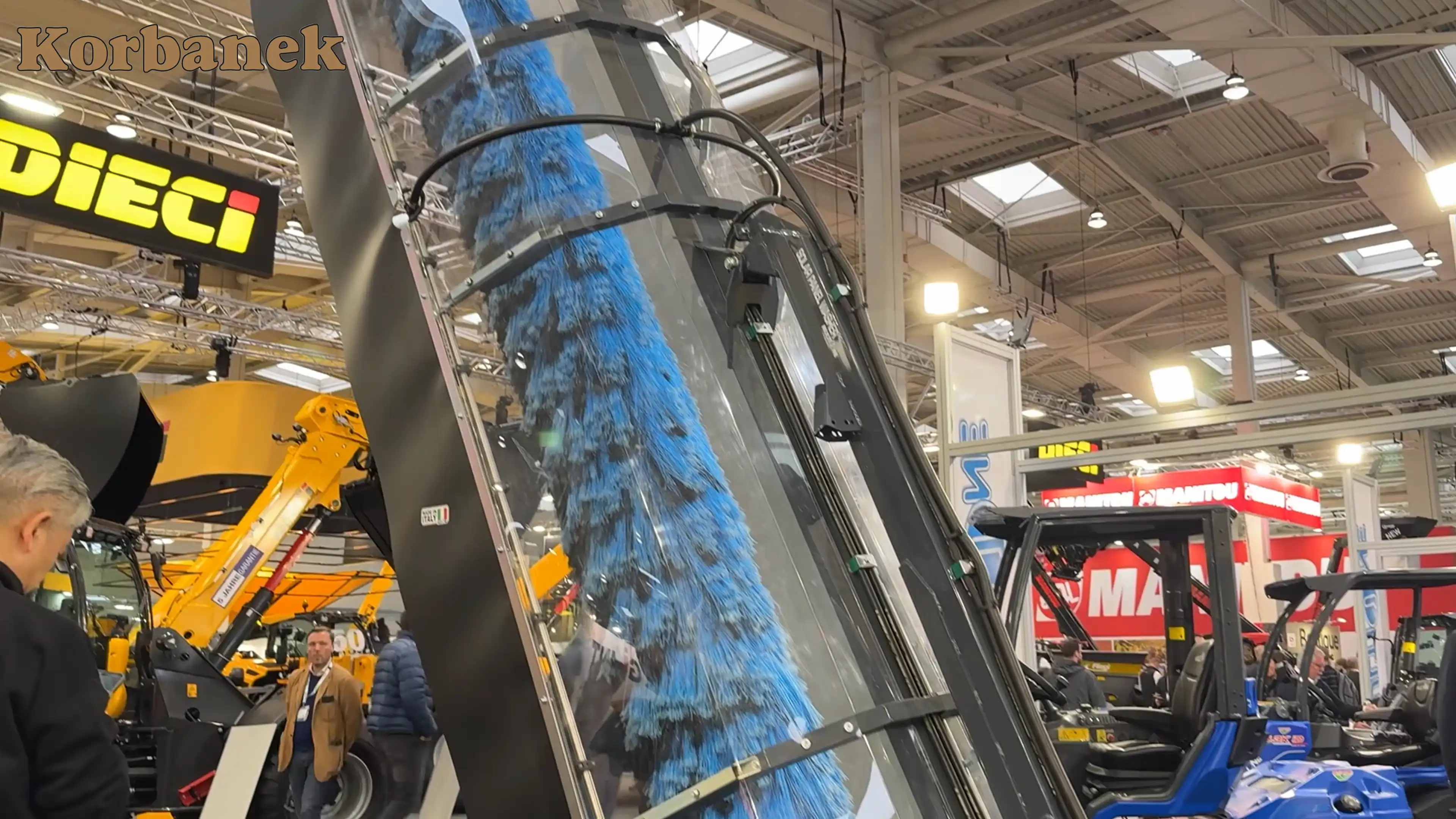 MultiOne zaprezentowało ciekawe osprzety, takie jak myjka do paneli fotowoltanicznych