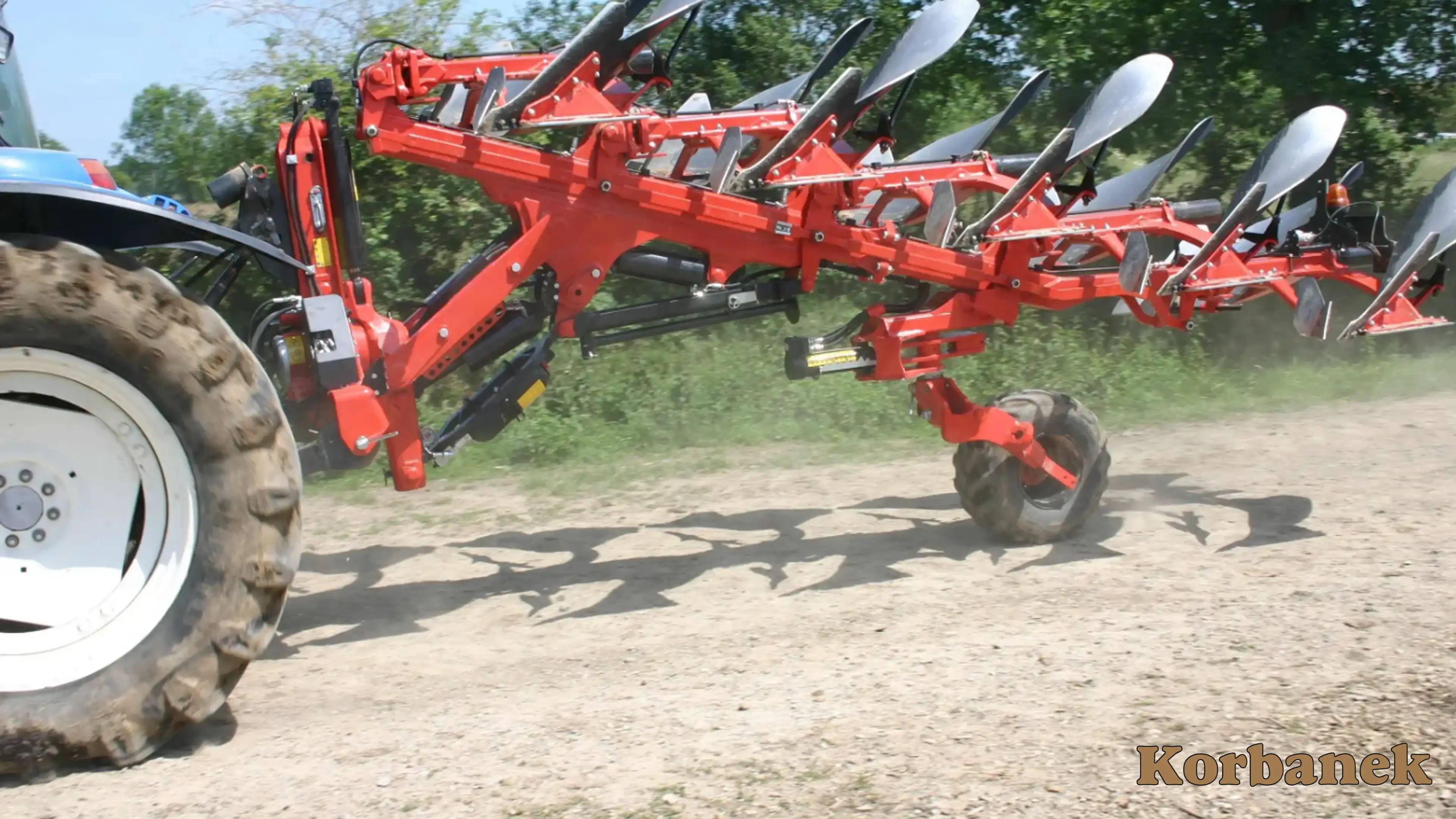 Dobrze skonfigurowany pług nie tylko poprawia jakość orki, ale realnie ogranicza koszty na hektar dzięki mniejszemu zużyciu paliwa i mniejszej liczbie poprawek po przejeździe