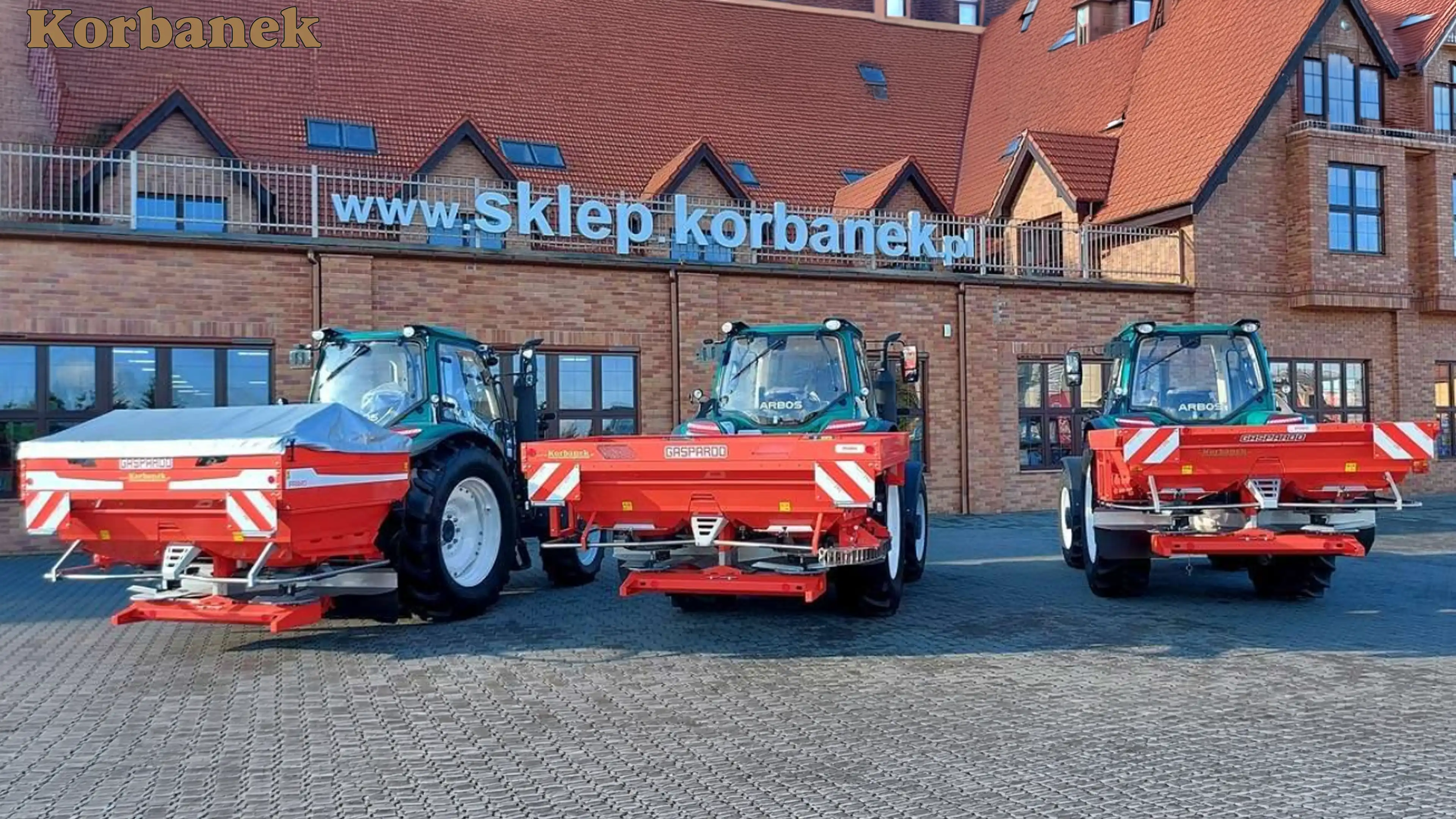 Rozsiewacze PRIMO wyróżniają się dzięki wyjątkowym rozwiązaniom technicznym jak dwie niezależne zasuwy otworu wysypowego, czy największa przepustowość na rynku: aż 640 kg/min! 