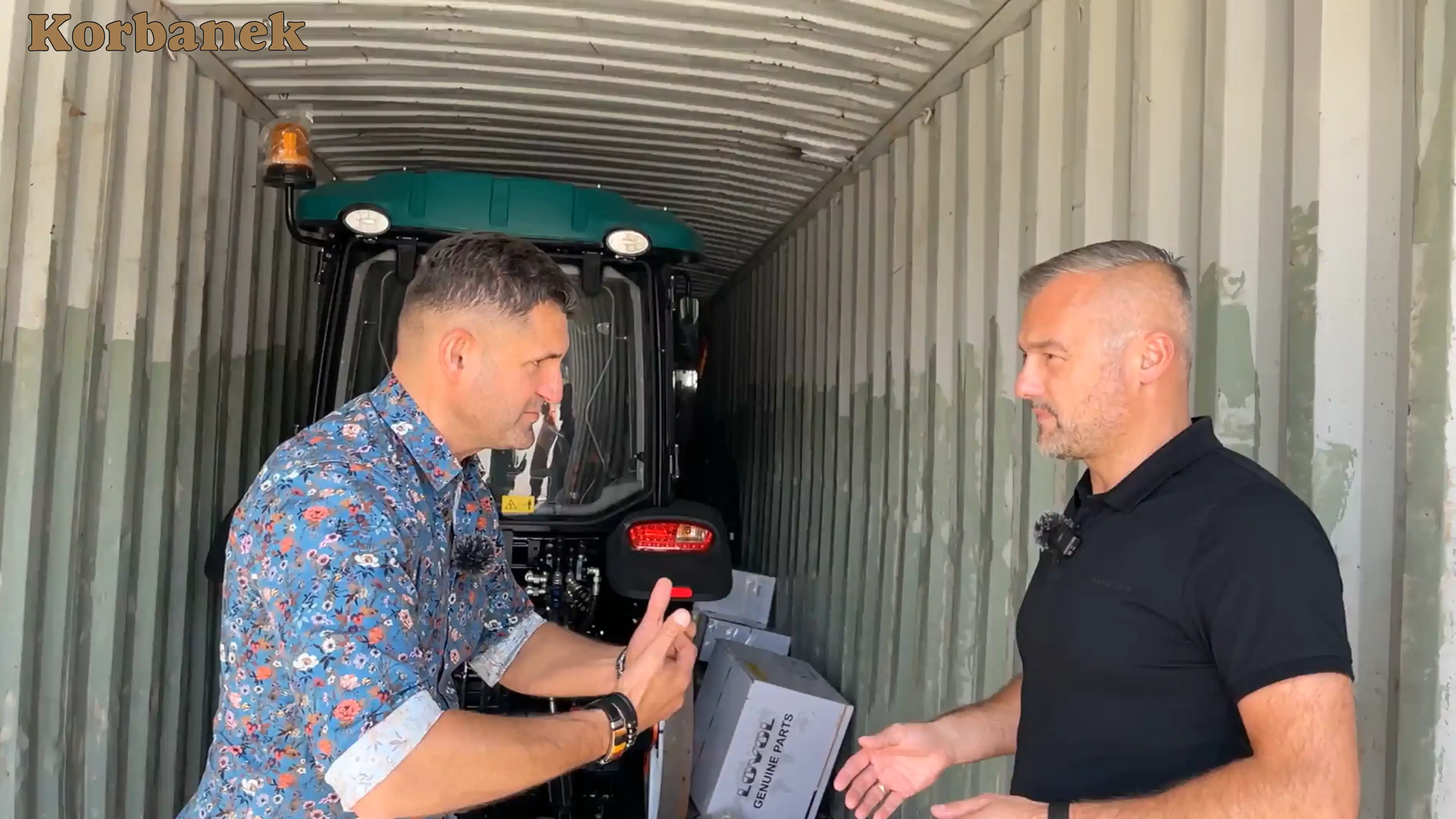 Części do kombajnów Aupax przypływają do nas również w kontenerach z ciągnikami rolniczymi