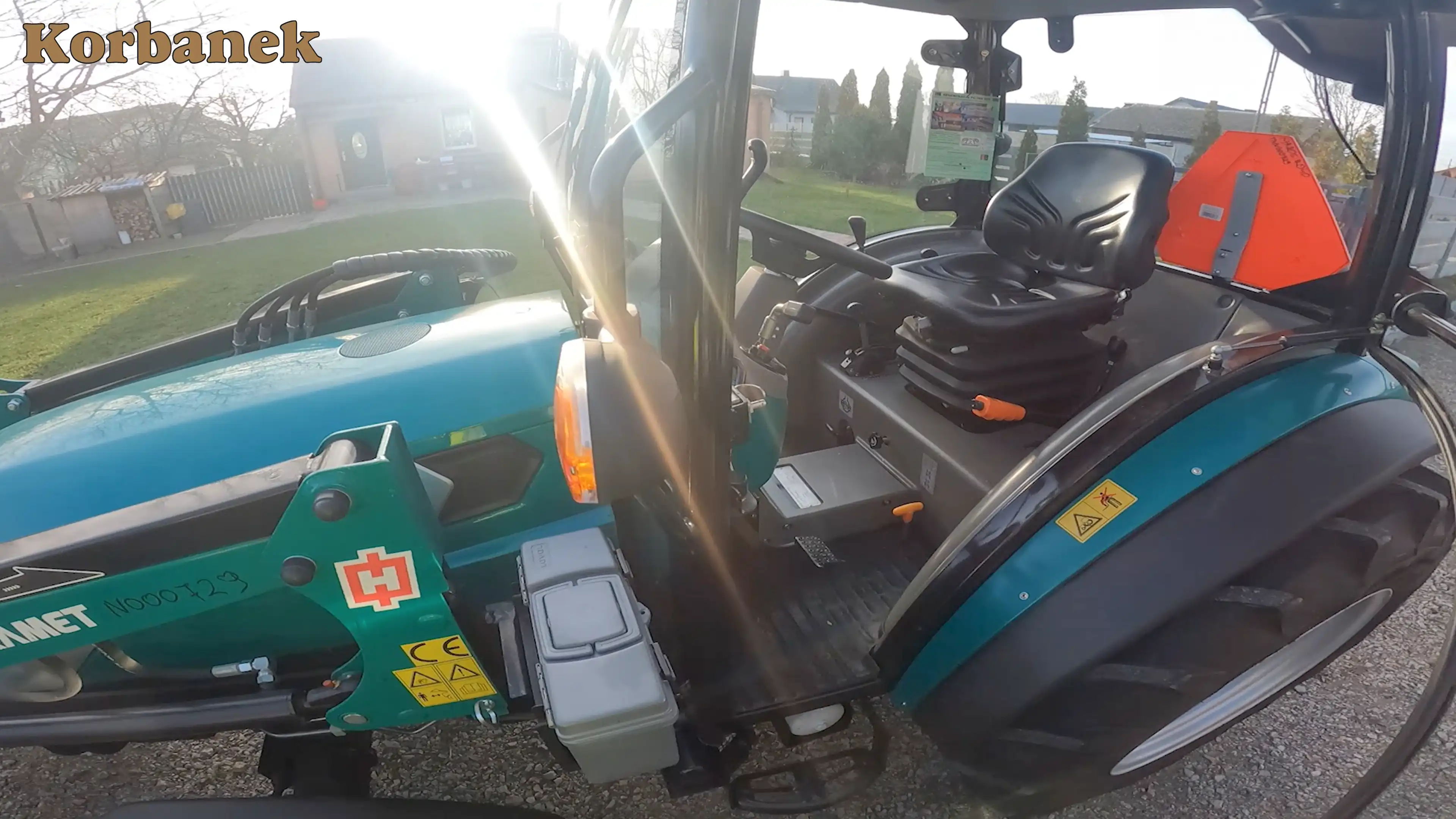 Wnetrze ciagnika Pana Mateusza - Arbos 2040 z ogrzewaną kabiną