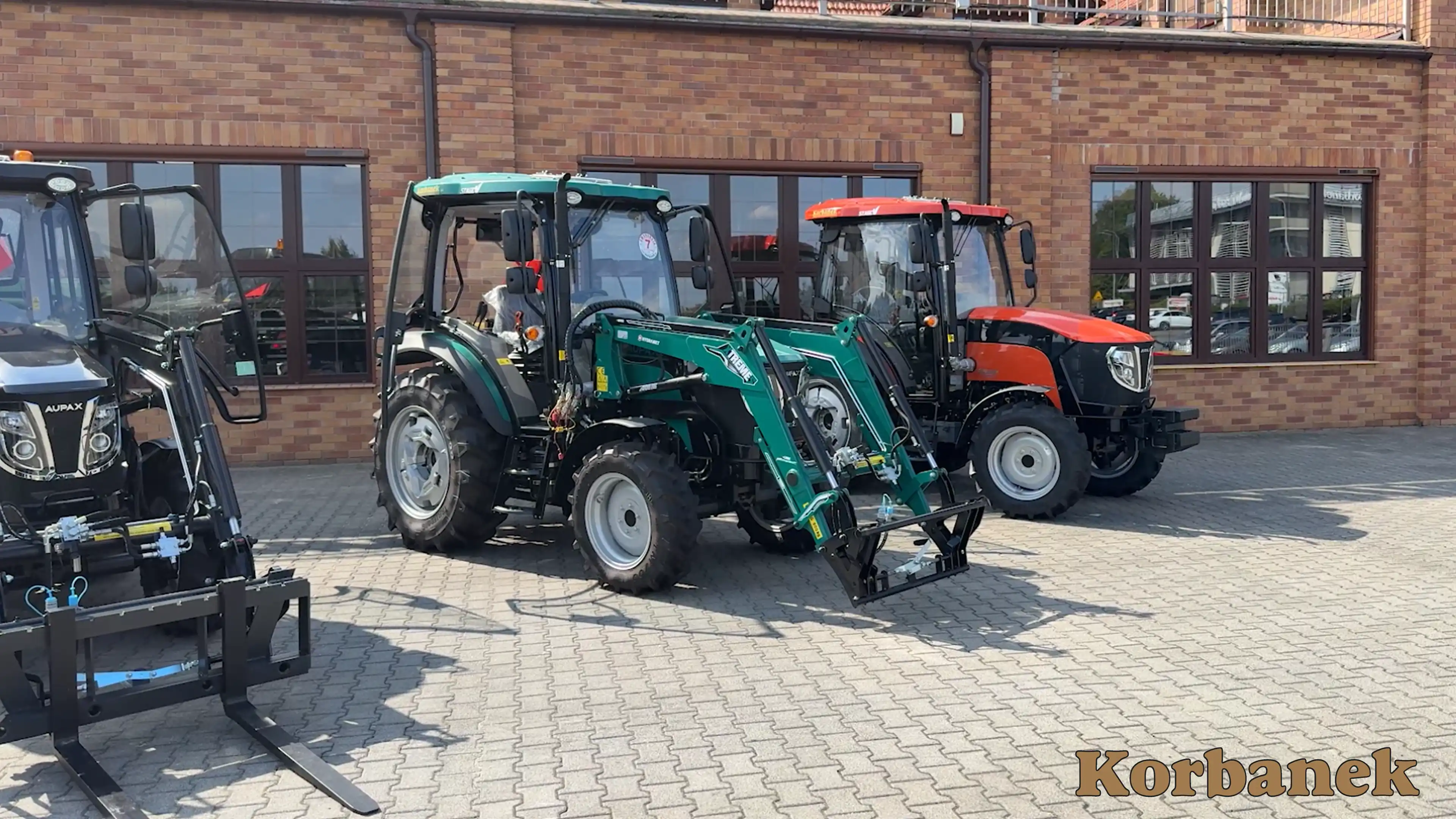 Ciągnik Aupax 3075 charakteryzuje się wszechstronnością i prostotą