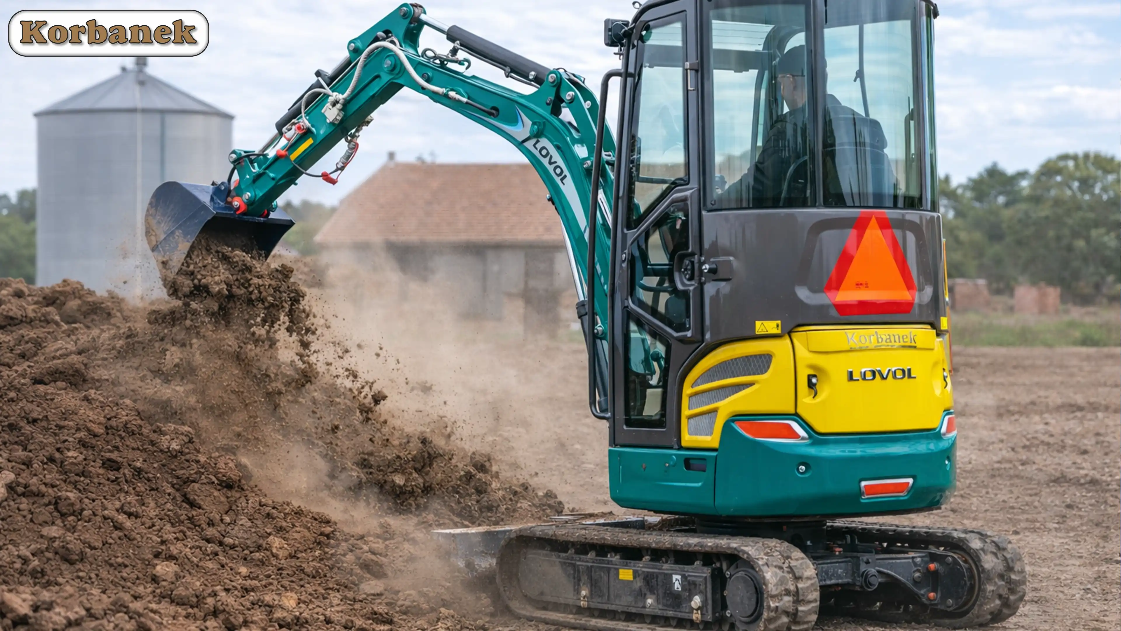 Minikoparka Lovol podczas pracy