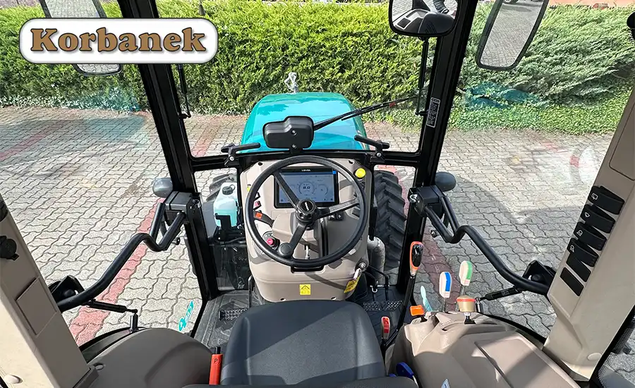 Kabina ciągnika sadowniczego Aupax F4100