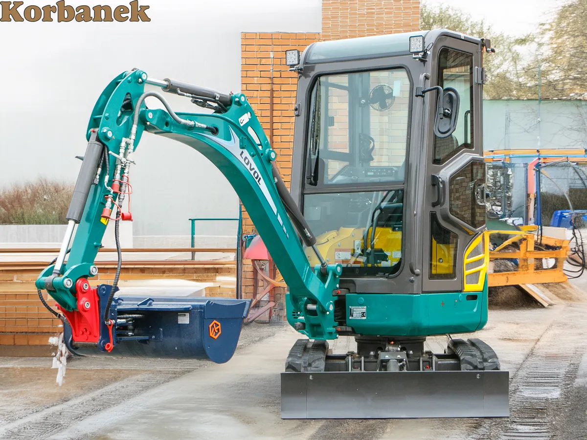 Koparka Lovol ze skarpówką