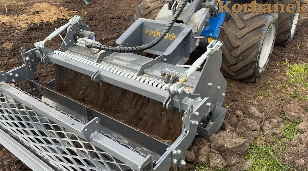Praca MultiOne z glebogryzarką separacyjną Praca w ziemi