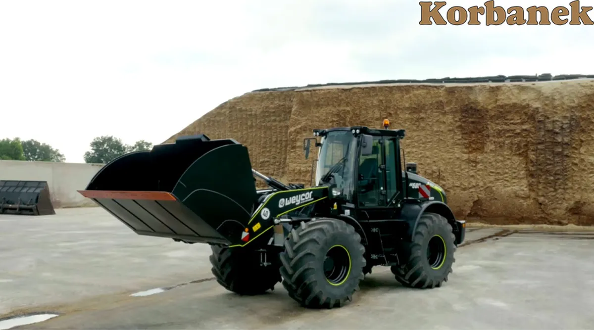 Praca dużą ładowarką kołową