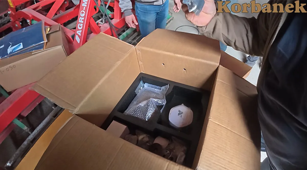 Co znajduje się w kartonie z nawigacją Allynav Co w kartonie