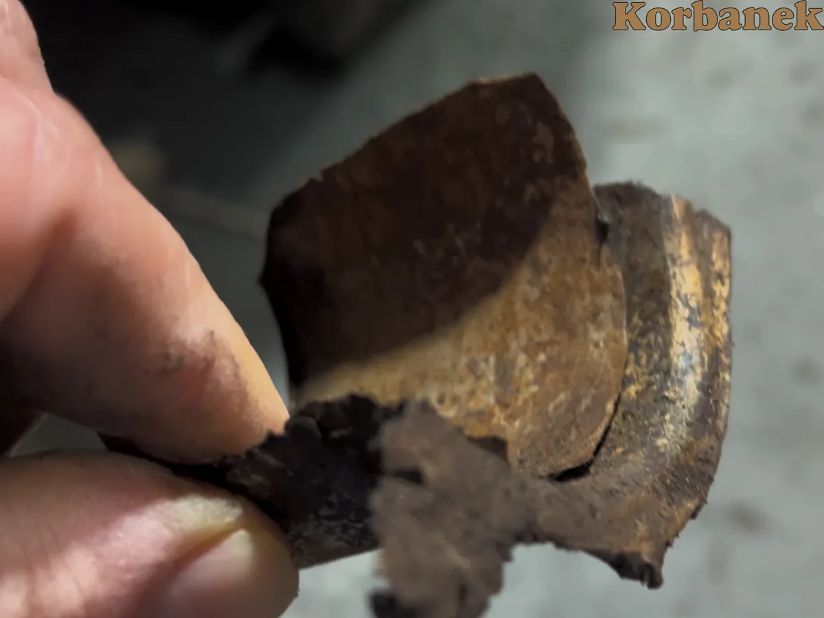 Zużyte tuleje w ramce ładowarki Faresin 