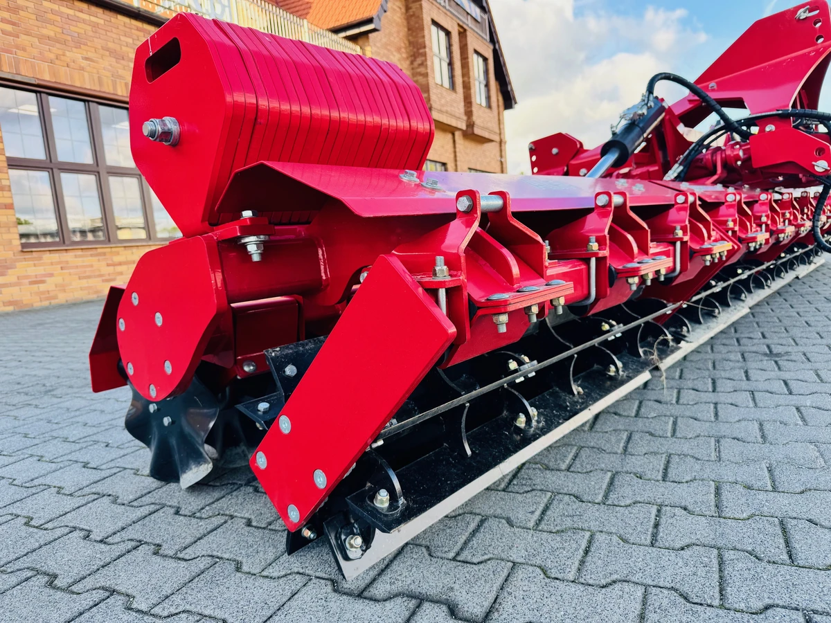 Agregat mulczer do ścierniska i poplonów Krukowiak Plac Korbanek wal nozowy talerzowy Alfa Mulch 6,0 m
