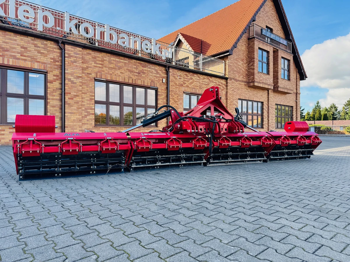 Agregat mulczer do ścierniska i poplonów Krukowiak Plac Korbanek wal nozowy talerzowy Alfa Mulch 6,0 m
