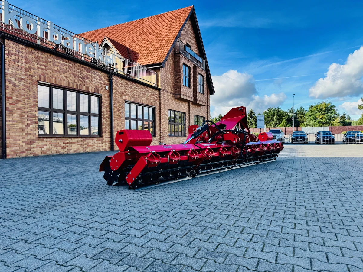 Agregat mulczer do ścierniska i poplonów Krukowiak Plac Korbanek wal nozowy talerzowy Alfa Mulch 6,0 m