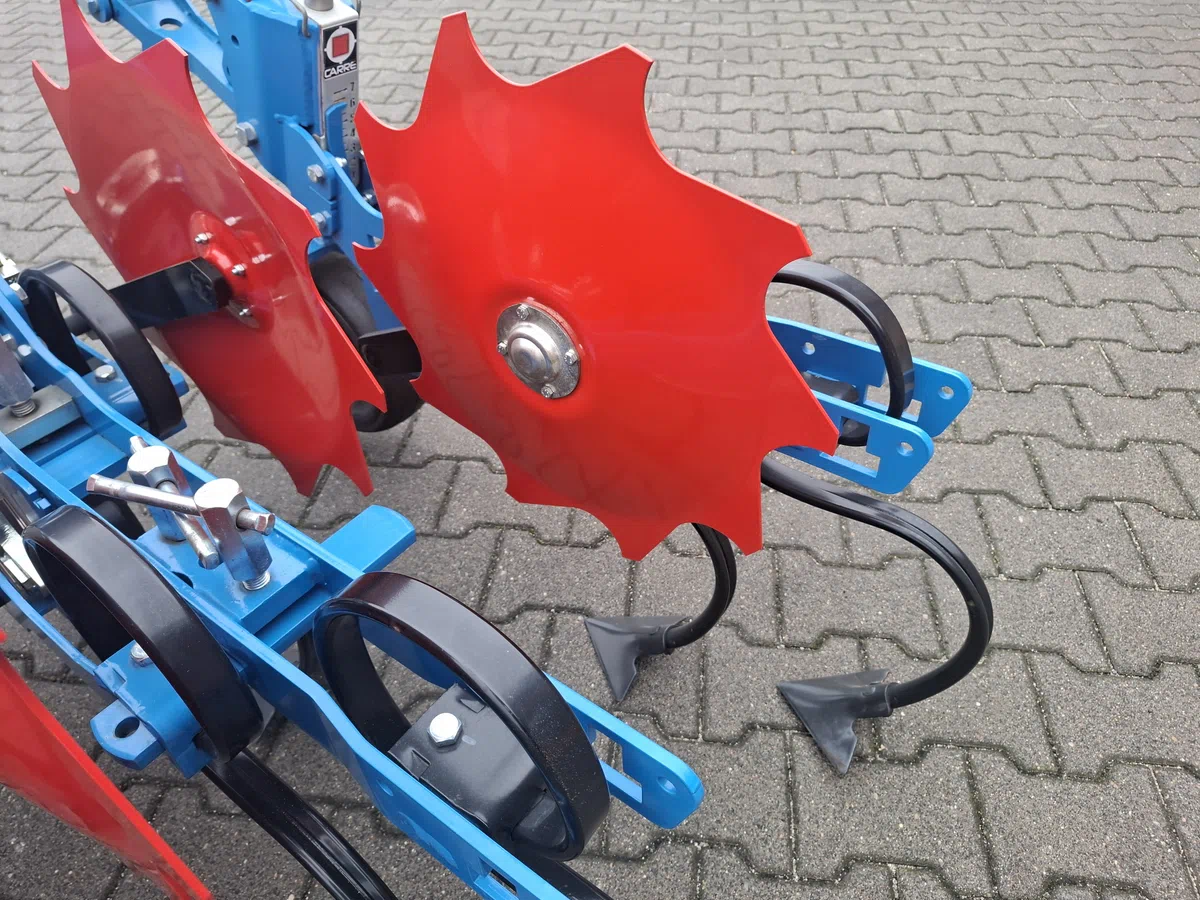 Sekcje pielące pielnika do buraków - talerze chroniące uprawę główną Sekcje pielące pielnika do buraków - talerze chroniące uprawę główną