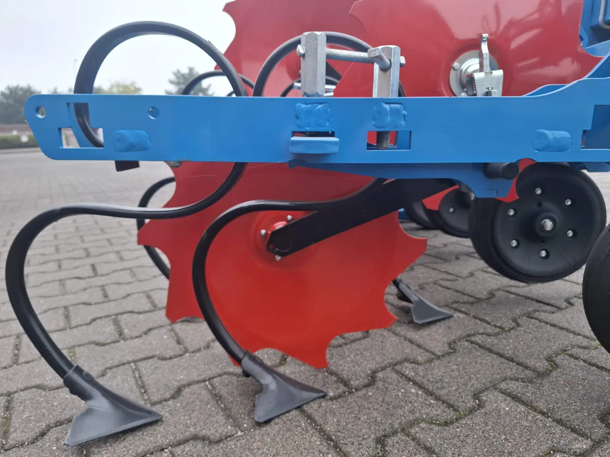 Zęby pielące na sprężynie zakończonej gęsiostópką 150 mm Zęby pielące na sprężynie zakończonej gęsiostópką 150 mm