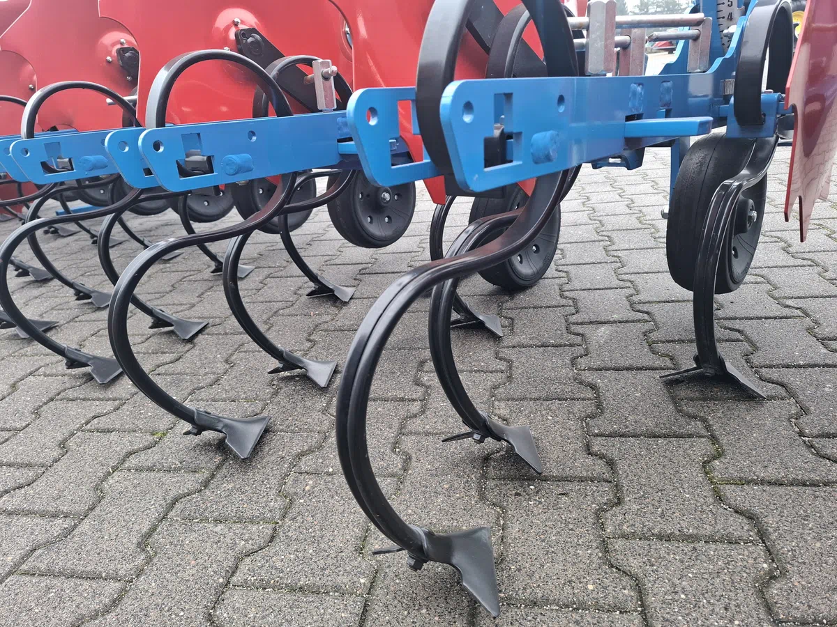 Zęby pielące na sprężynie zakończonej gęsiostópką 150 mm Zęby pielące na sprężynie zakończonej gęsiostópką 150 mm