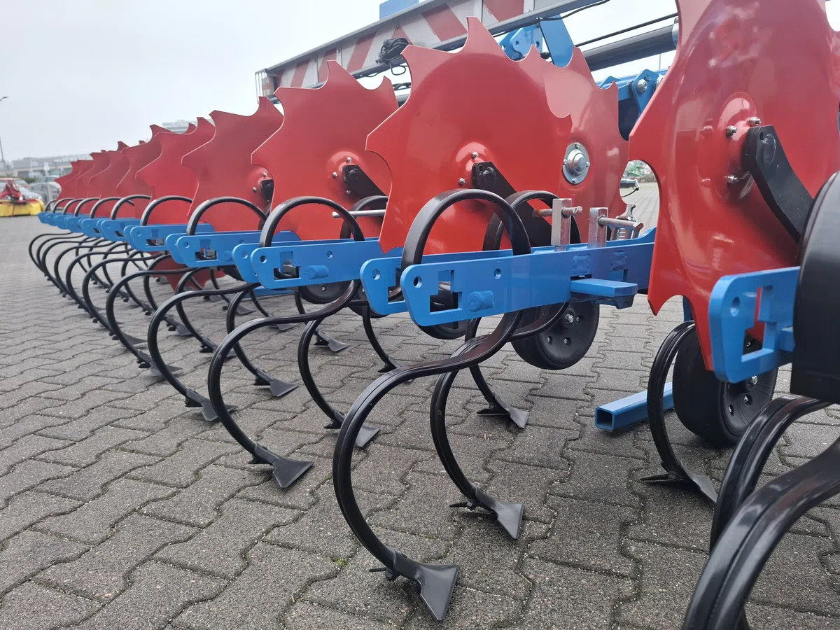 Zęby pielące na sprężynie zakończonej gęsiostópką 150 mm Zęby pielące na sprężynie zakończonej gęsiostópką 150 mm