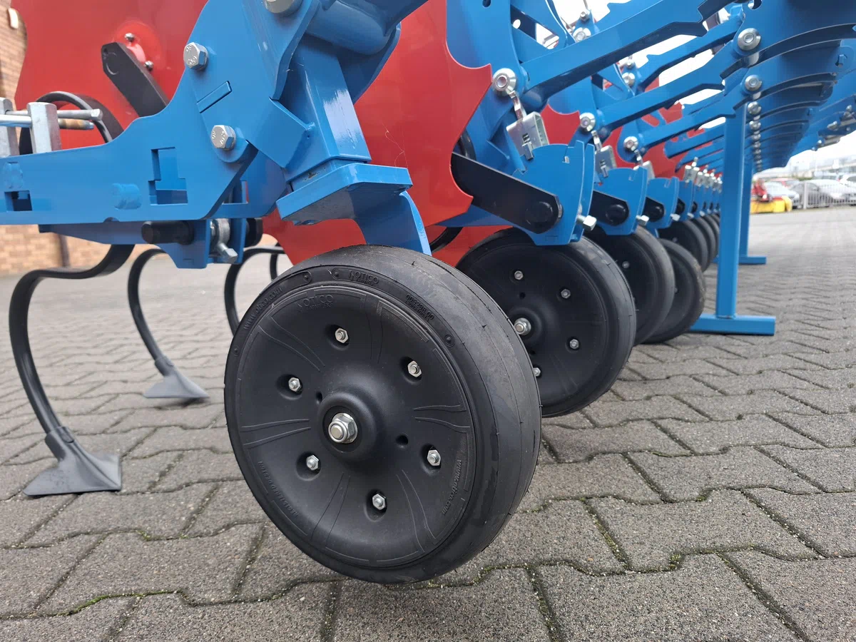 Koło podporowe, ustalające głębokość roboczą sekcji pielącej Koło podporowe, ustalające głębokość roboczą sekcji pielącej