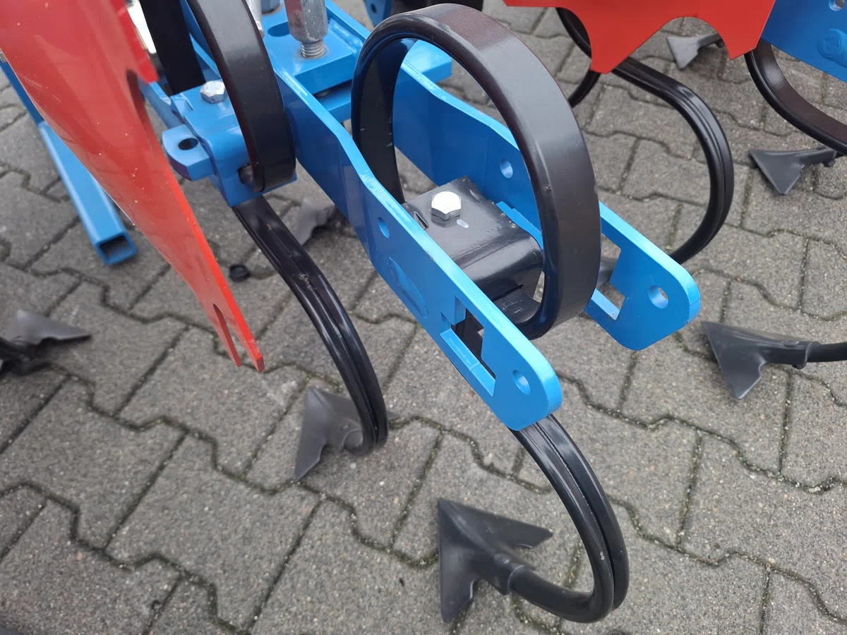 Zęby na sprężynie z gęsiostópką 150mm Zęby na sprężynie z gęsiostópką 150mm