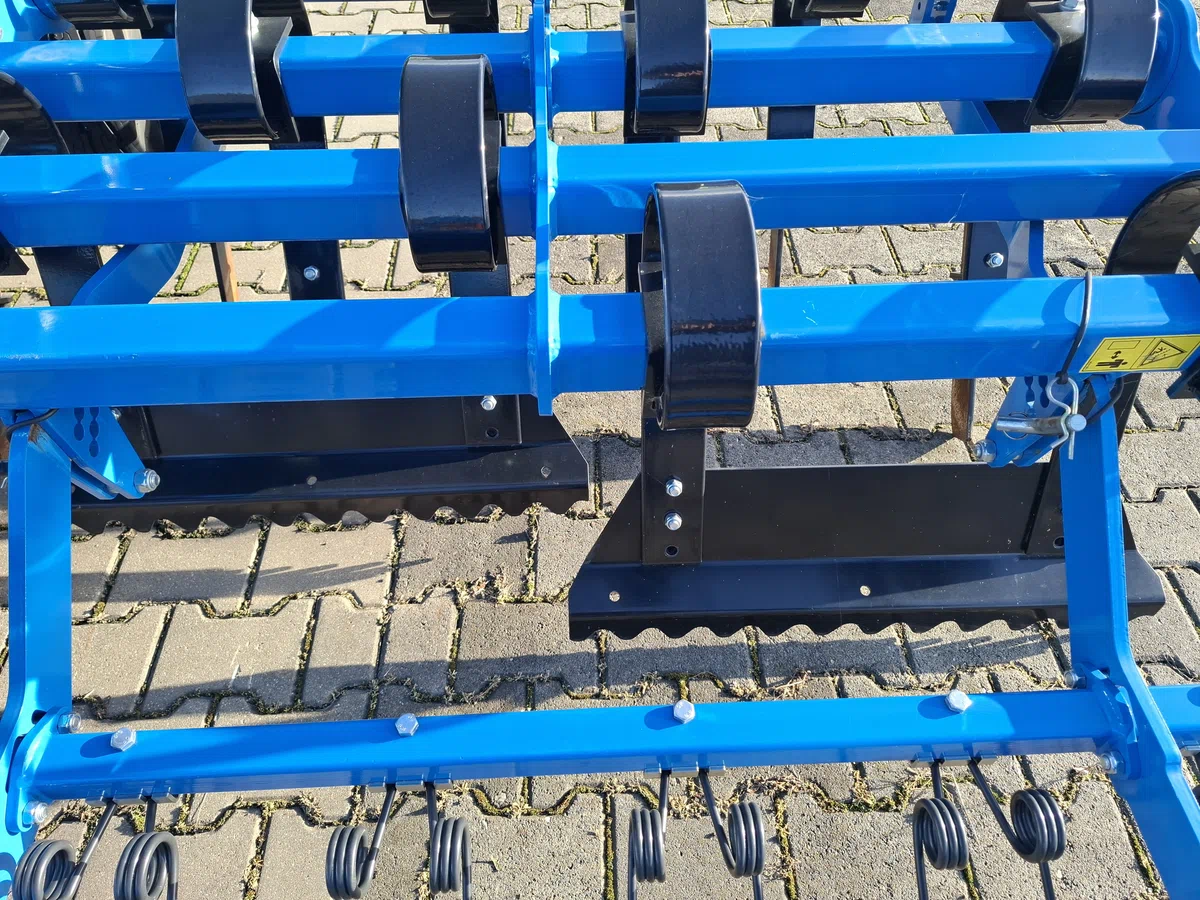 Włóki (listwy) wyrównujące regeneratora łąk Włóki (listwy) wyrównujące regeneratora łąk