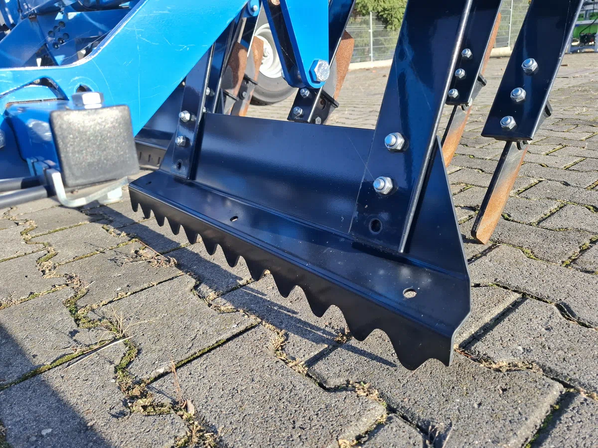 Włóki (listwy) wyrównujące regeneratora łąk Włóki (listwy) wyrównujące regeneratora łąk