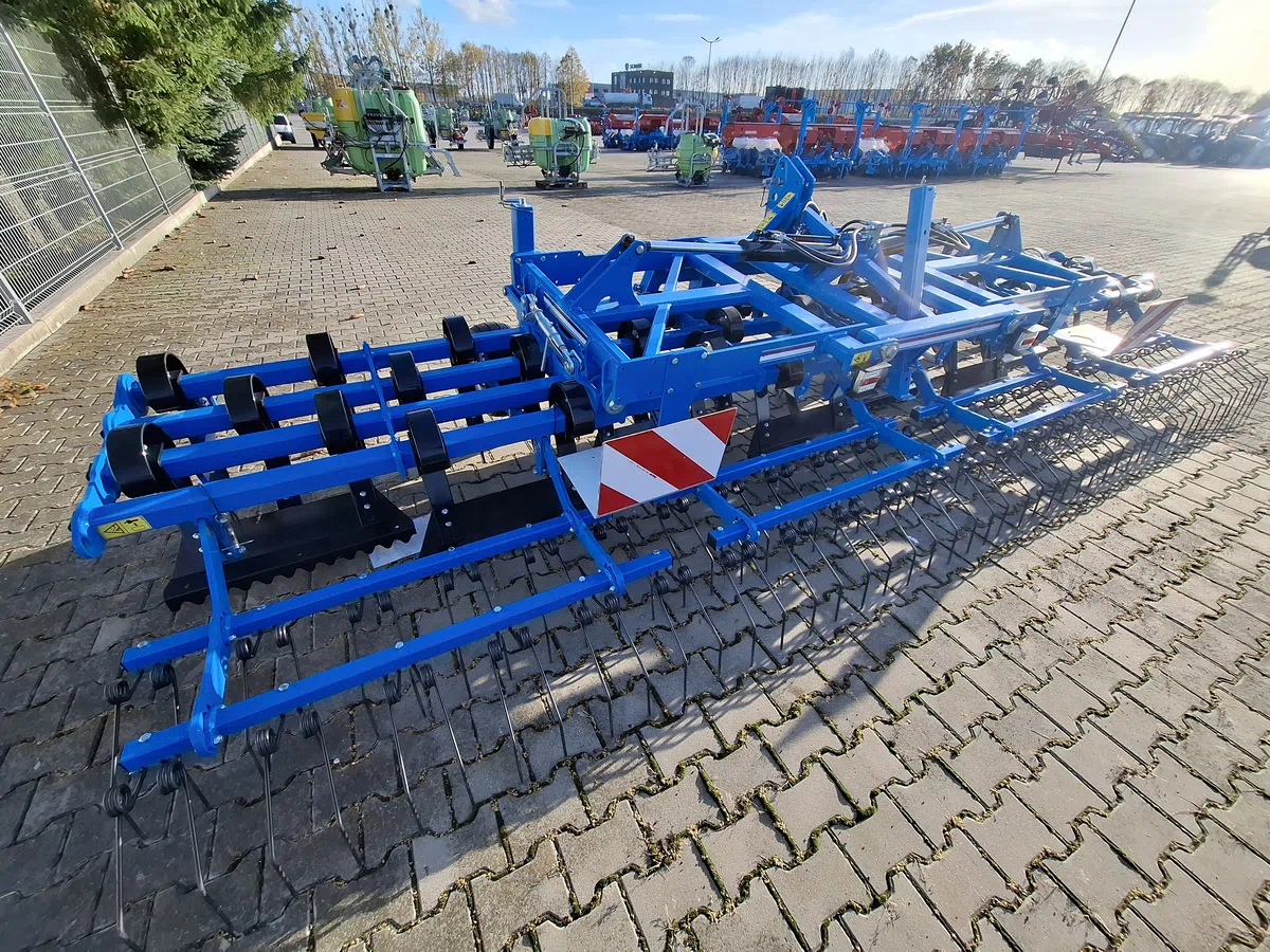 Maszyna do rekultywacji użytków zielonych Maszyna do rekultywacji użytków zielonych