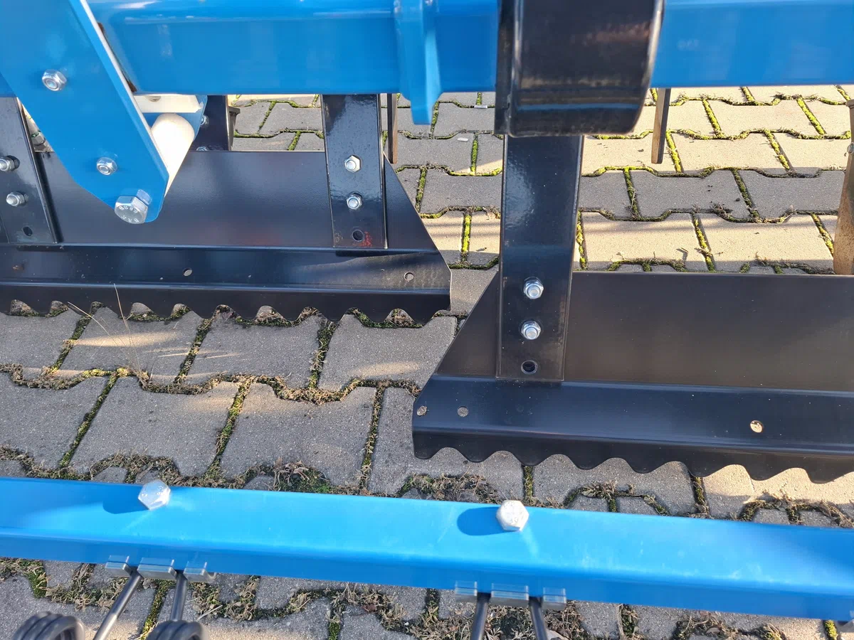 Regulacja karbowanych włók wyrównujących Regulacja karbowanych włók wyrównujących