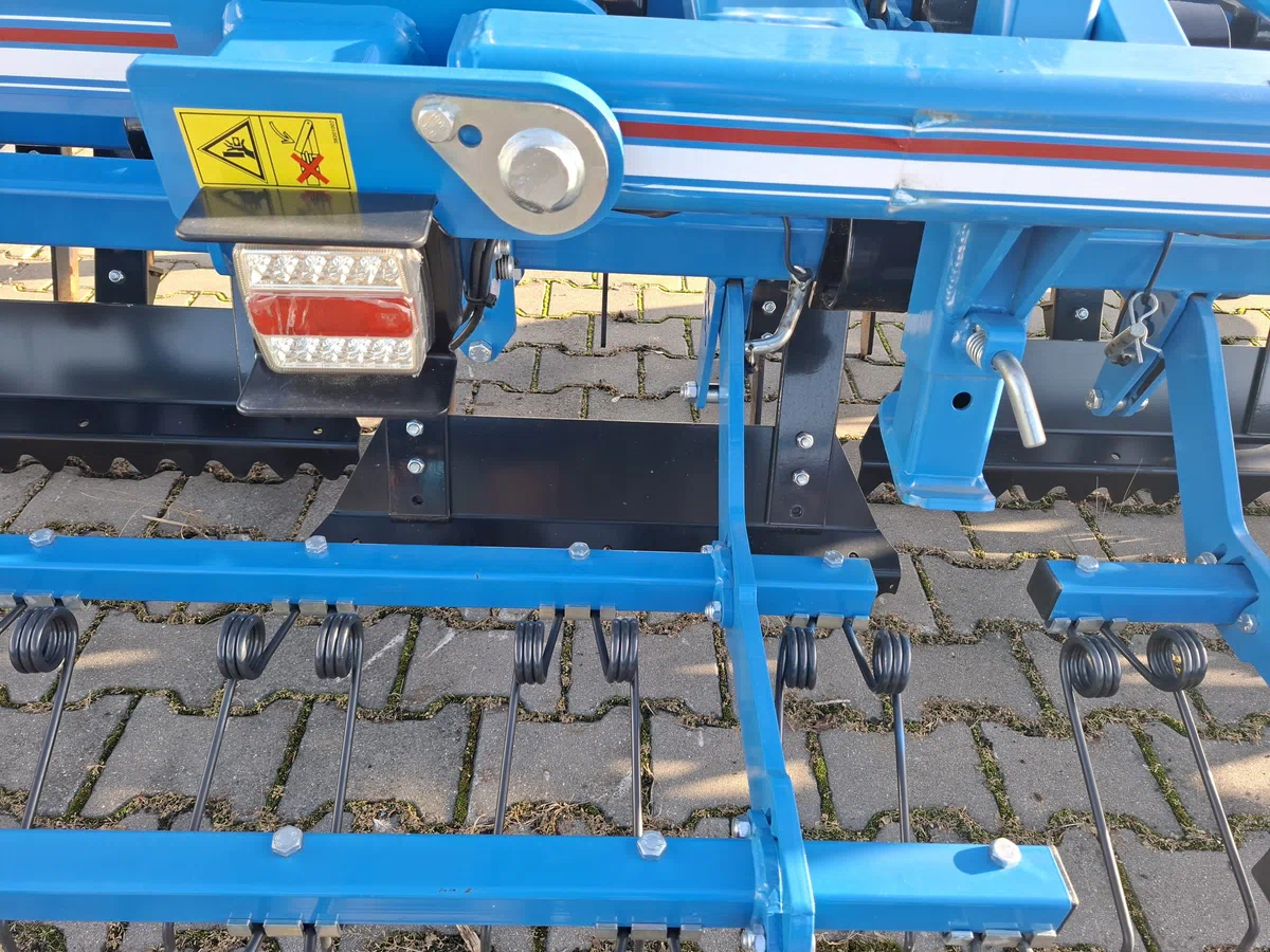 Oświetlenie regeneratora łąki CARRE Oświetlenie regeneratora łąki CARRE