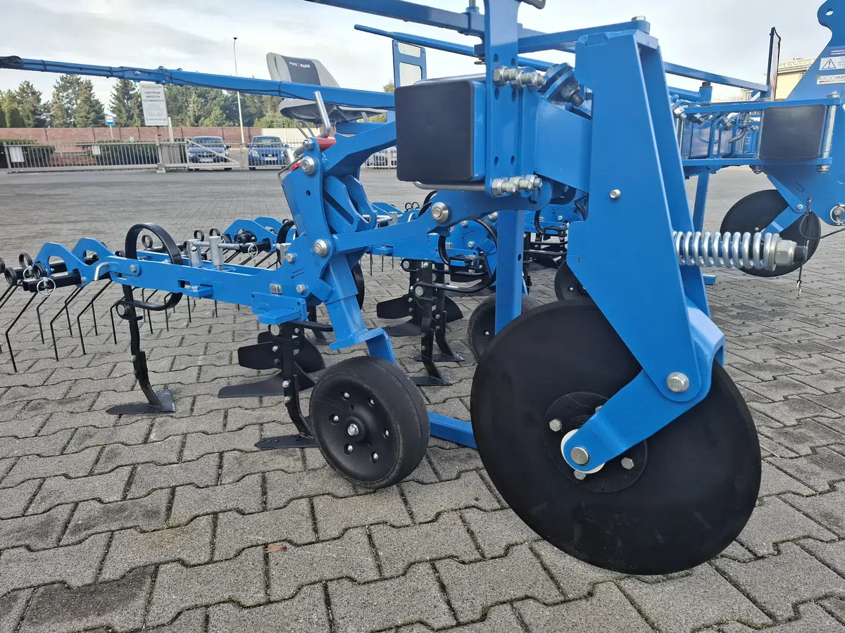 Skrętny krój talerzowy z zabezpieczeniem sprężynowym