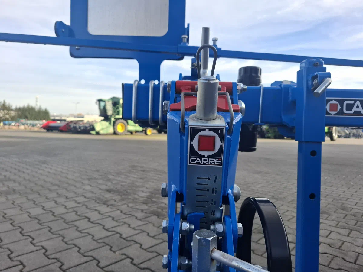 Ustawienie głębokości roboczej - skala i korba z blokadą