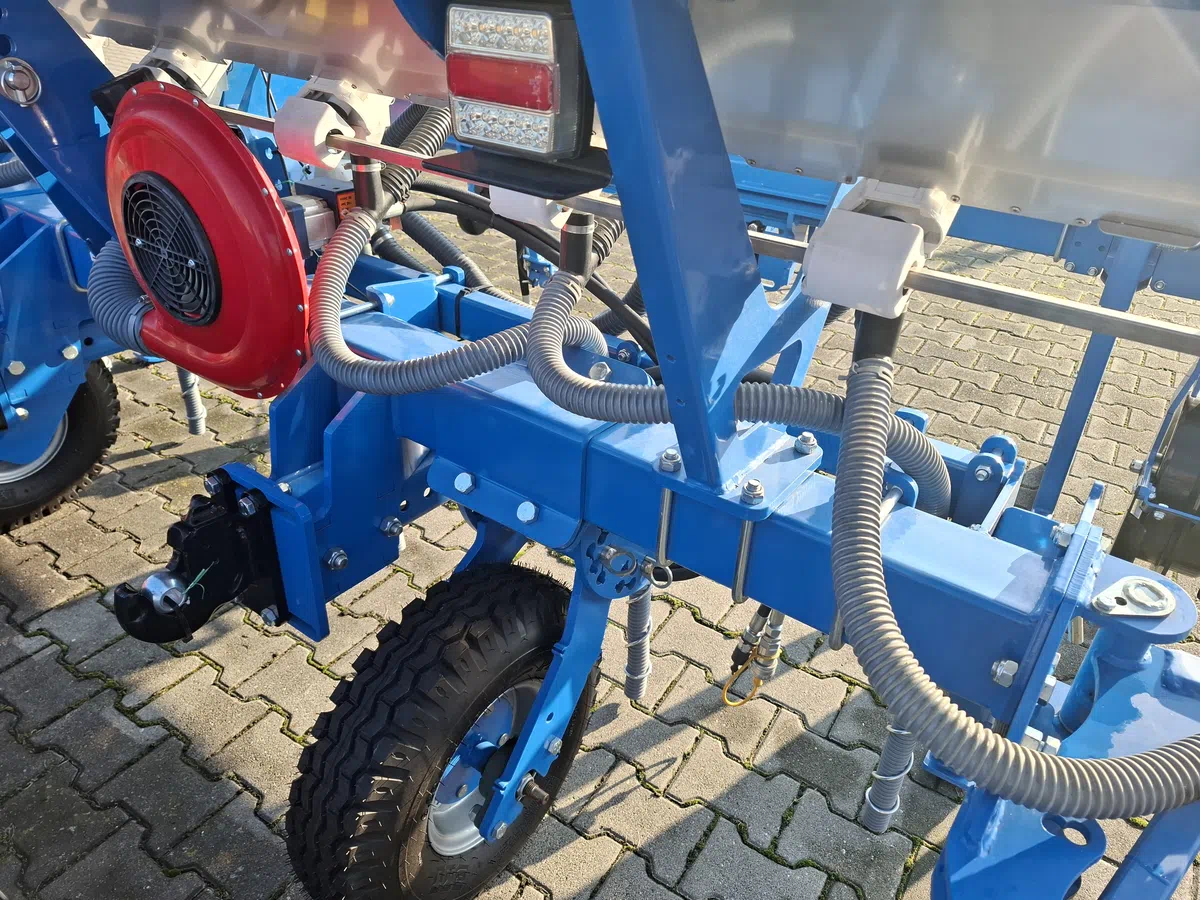 Rama z turbiną do pneumatycznego wspomagania transportu granulatu