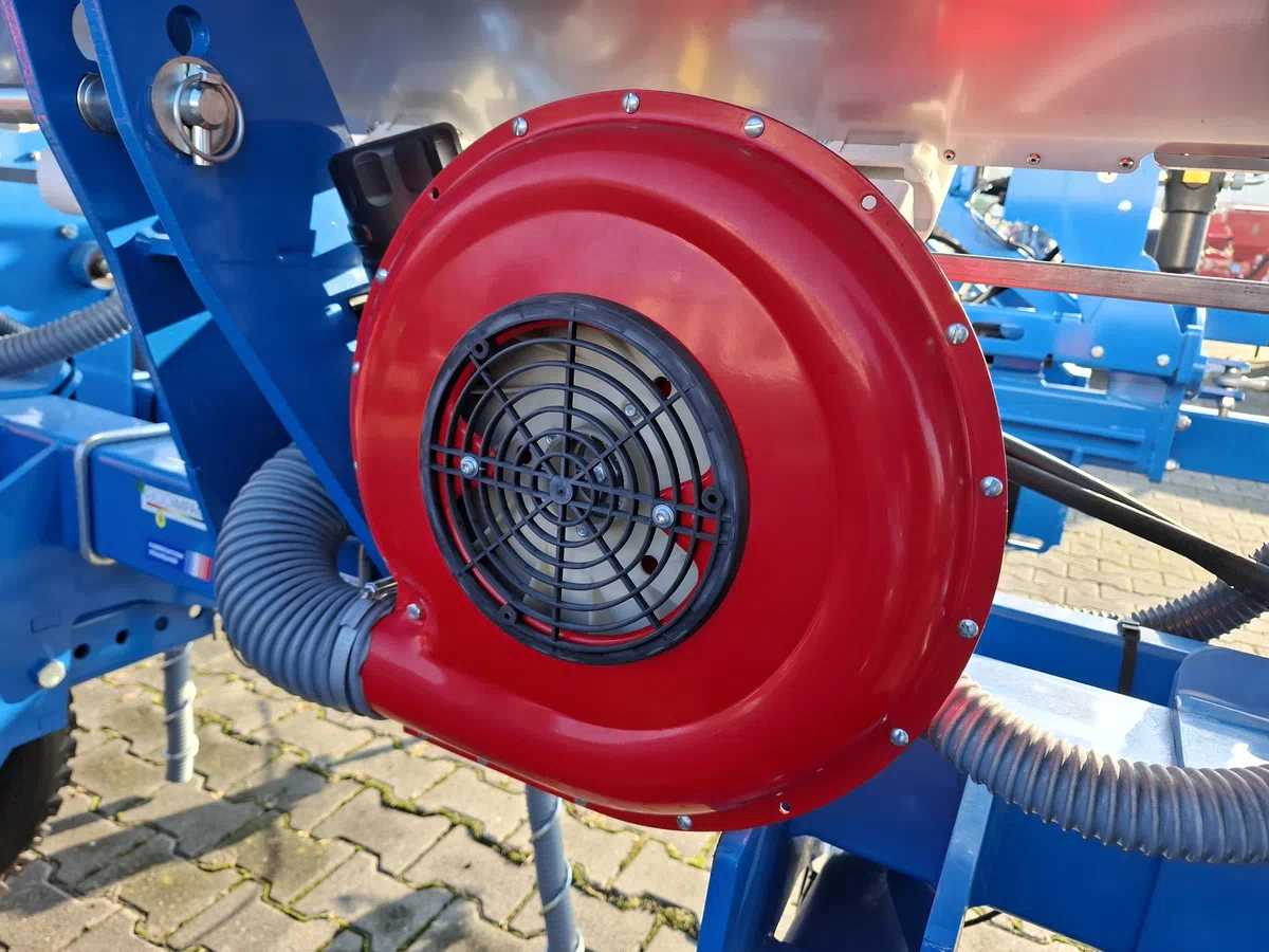 Turbina (dmuchawa) do pneumatycznego wspomagania transportu granulatu