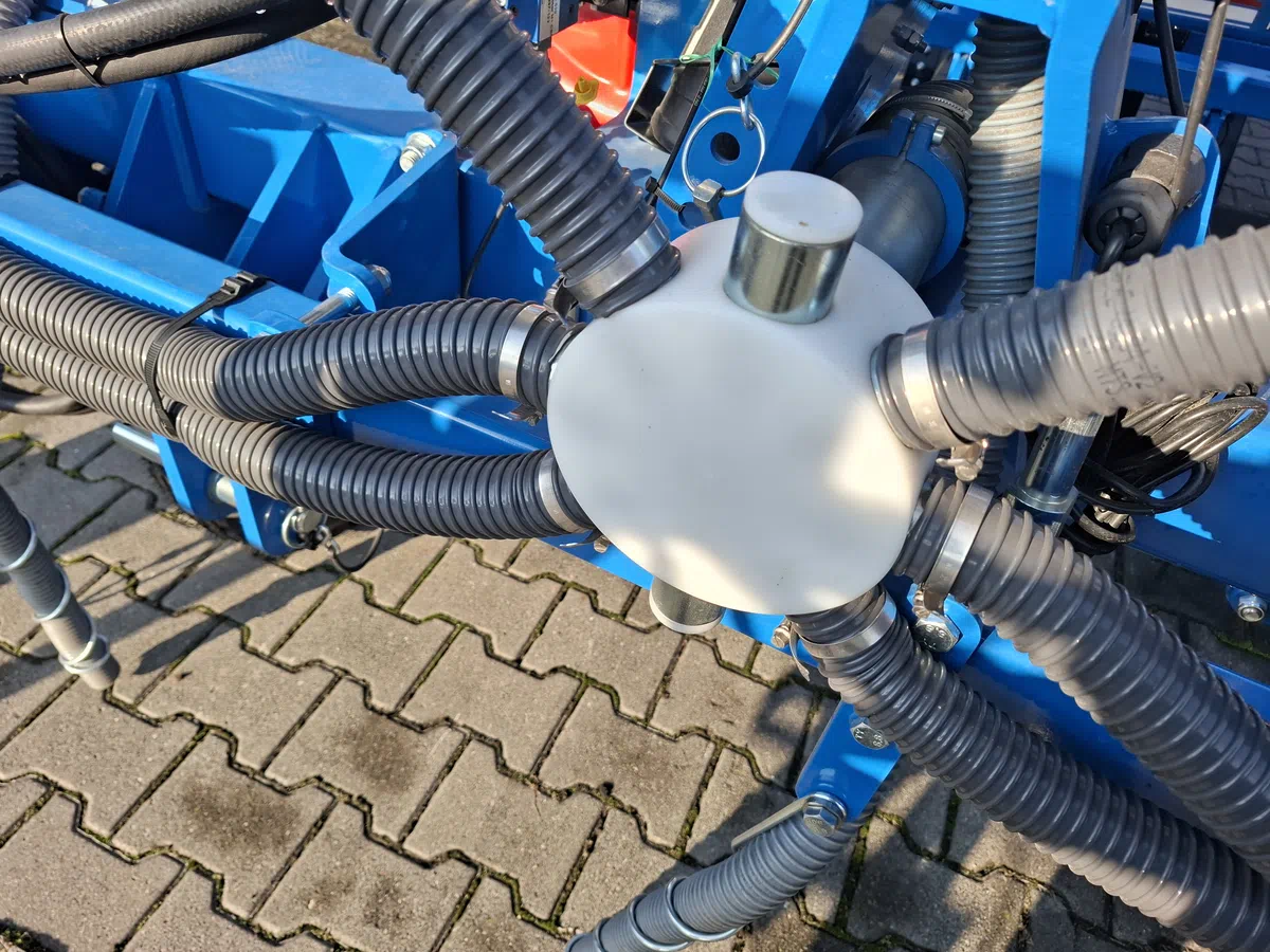 Rozdzielanie powietrza do pneumatycznego wspomagania transportu granulatu
