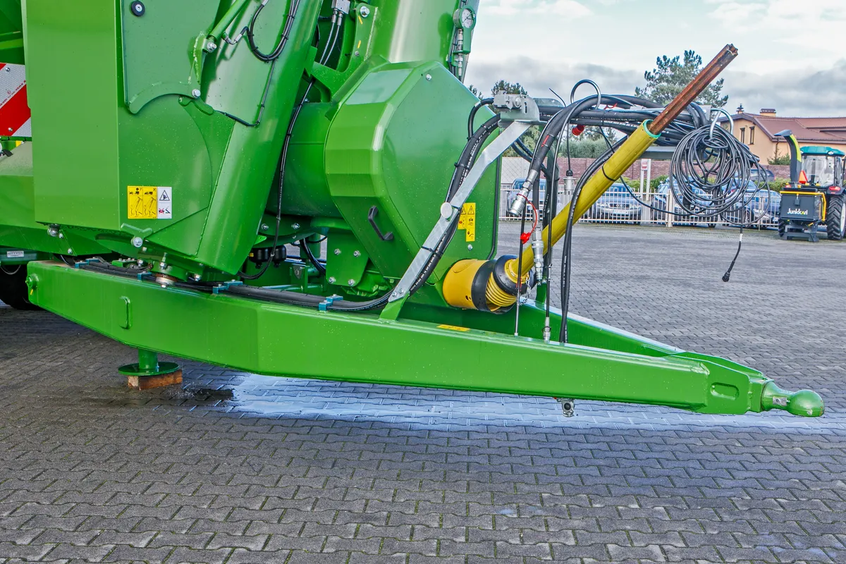 Dyszel dolny Przyczepa przeładowcza Bergmann GTW 330 Plac firma Korbanek Przyczepa przeładowcza Bergmann GTW 330 Plac firma Korbanek