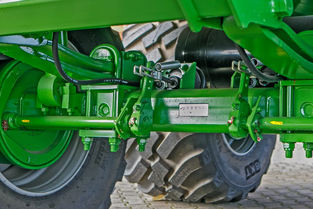 Mocne osie Przyczepa przeładowcza Bergmann GTW 330 Plac firma Korbanek Przyczepa przeładowcza Bergmann GTW 330 Plac firma Korbanek