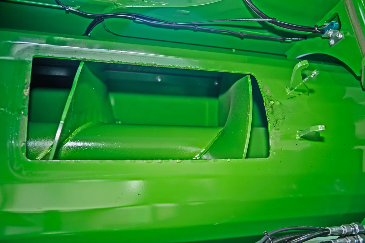 Rewizja rury Przyczepa przeładowcza Bergmann GTW 330 Plac firma Korbanek Przyczepa przeładowcza Bergmann GTW 330 Plac firma Korbanek