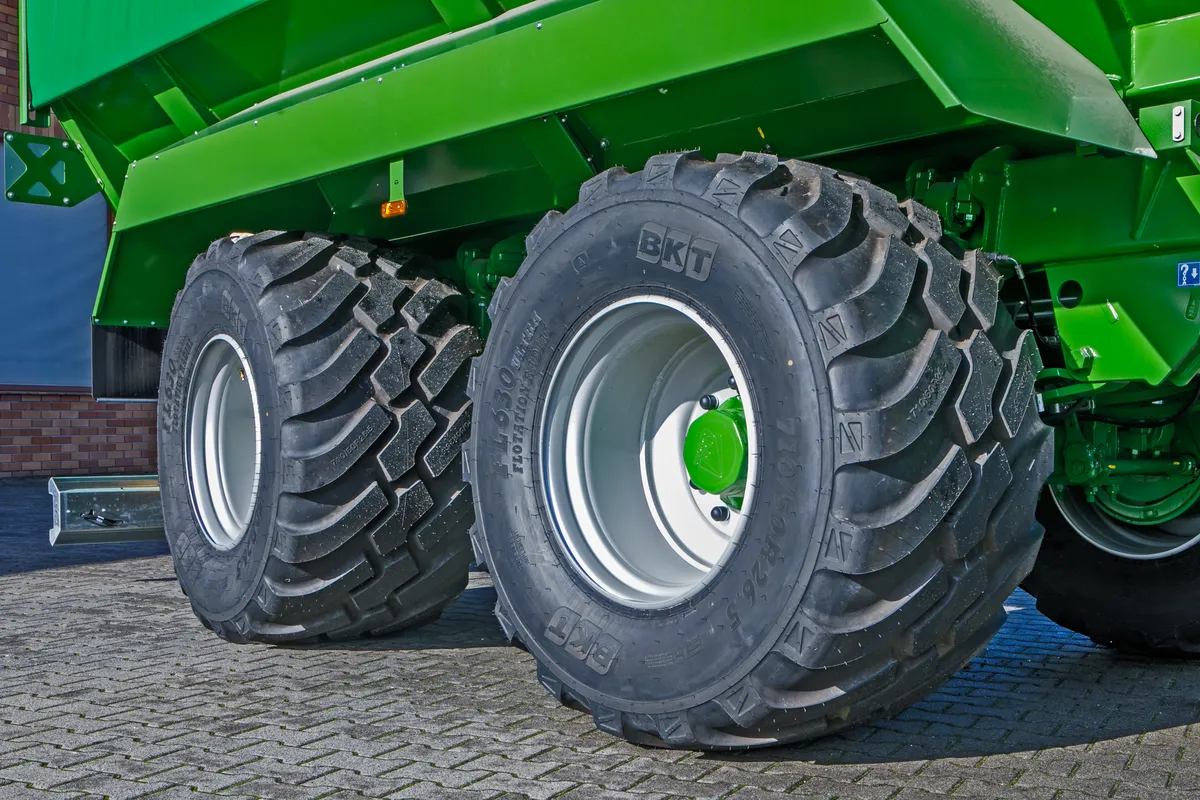 Układ tandemowyPrzyczepa przeładowcza Bergmann GTW 330 Plac firma Korbanek Przyczepa przeładowcza Bergmann GTW 330 Plac firma Korbanek