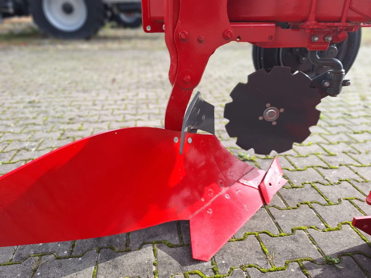 Pług obracalny obrotowy zawieszany unia ibis L 3+ zabezpieczenie śrubowe okazja cenowa plac firma korbanek Pług obracalny obrotowy zawieszany unia ibis L 3+ zabezpieczenie śrubowe okazja cenowa plac firma korbanek