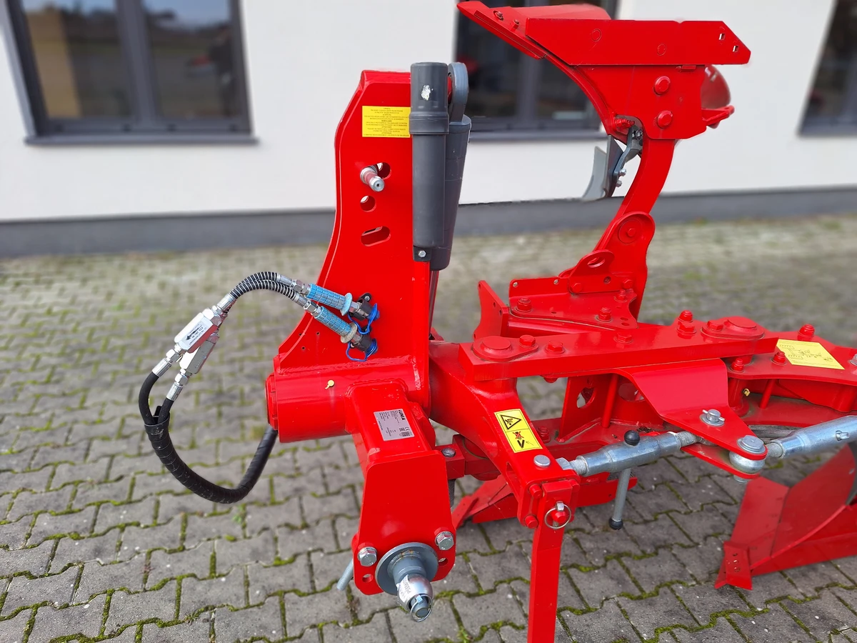 Pług obracalny obrotowy zawieszany unia ibis L 3+ zabezpieczenie śrubowe okazja cenowa plac firma korbanek Pług obracalny obrotowy zawieszany unia ibis L 3+ zabezpieczenie śrubowe okazja cenowa plac firma korbanek